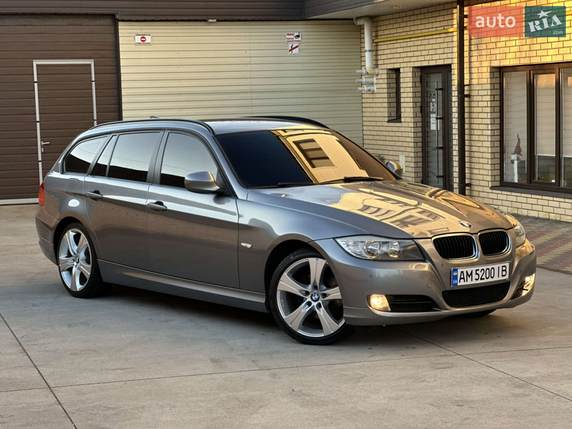 Головне фото звіту автомобіля BMW 318I 2011
