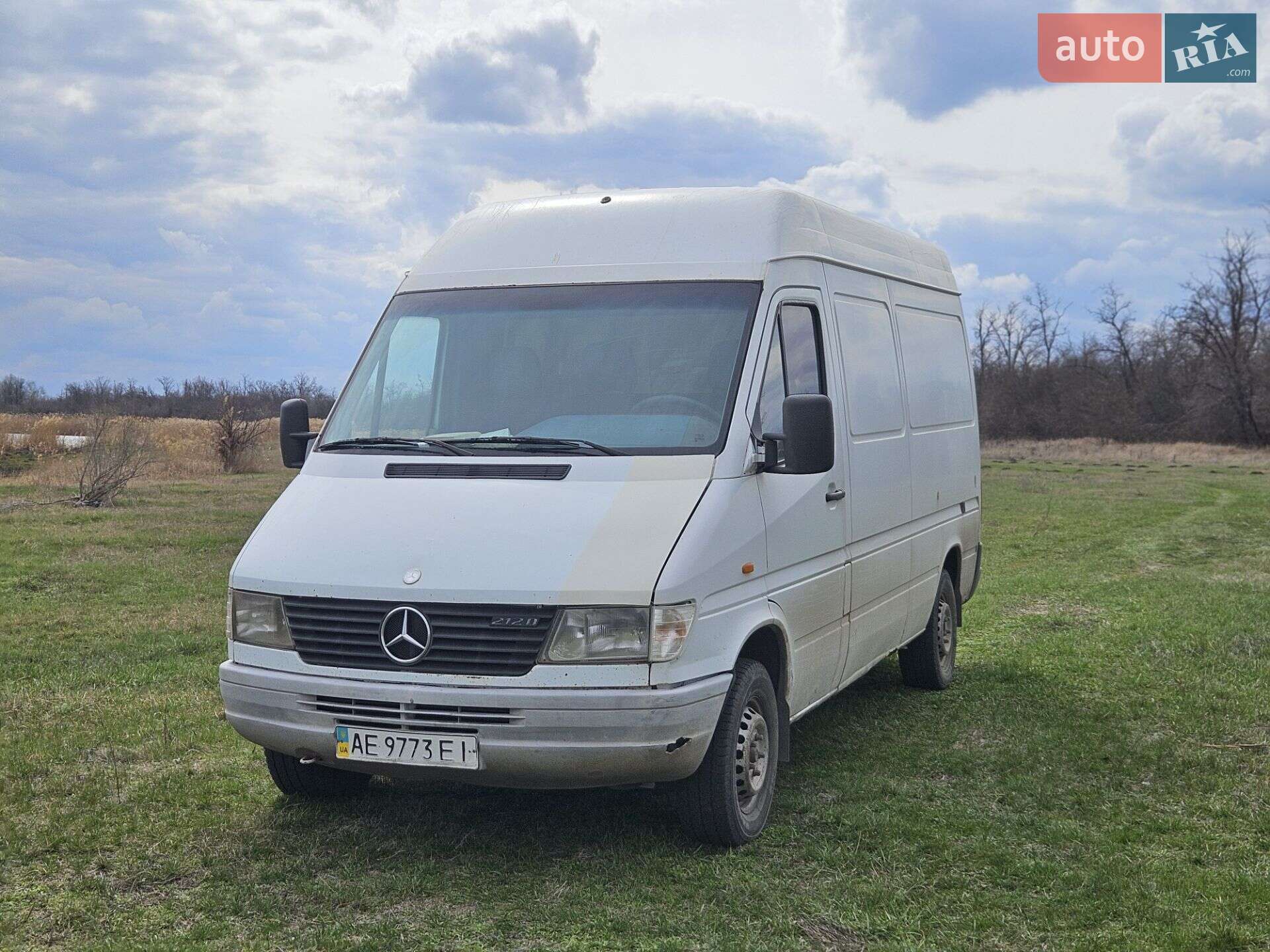 MERCEDES-BENZ 212 D 1999