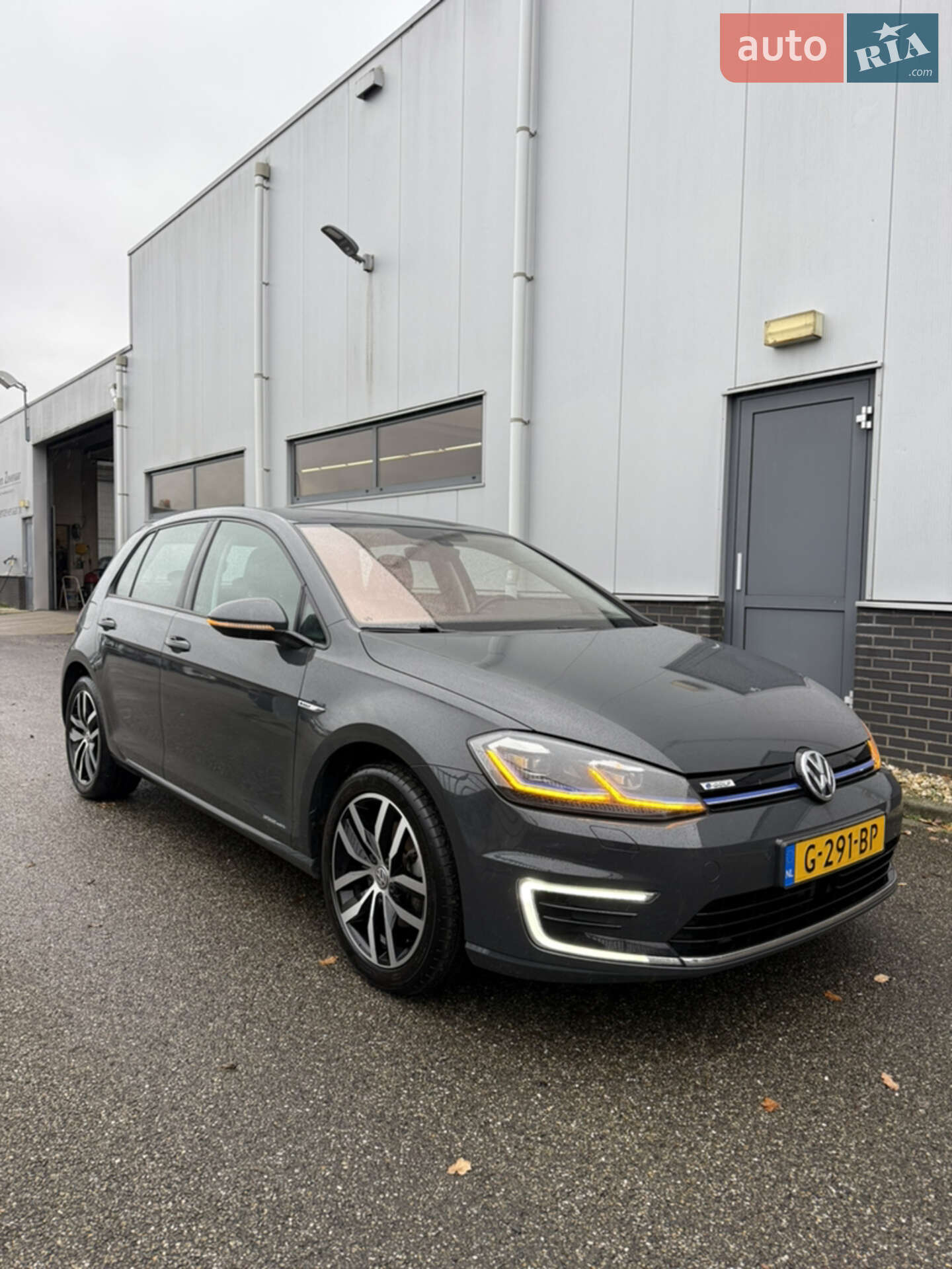 VOLKSWAGEN E-GOLF 2019