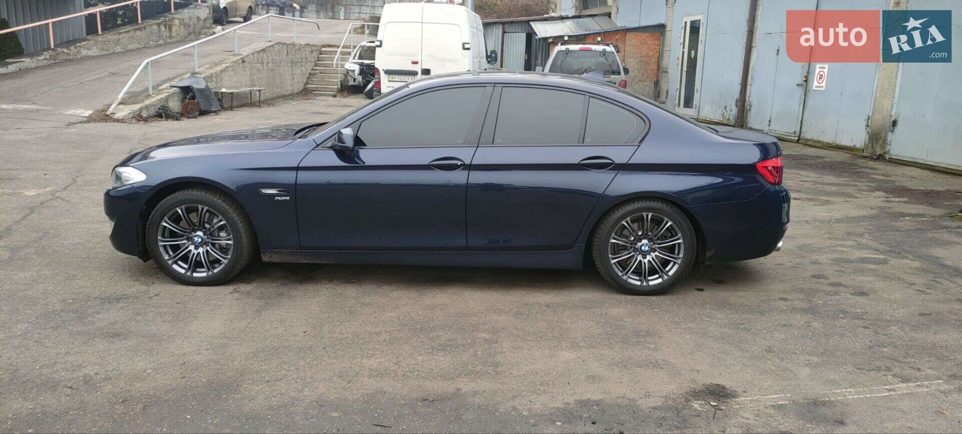 BMW 528XI 2011