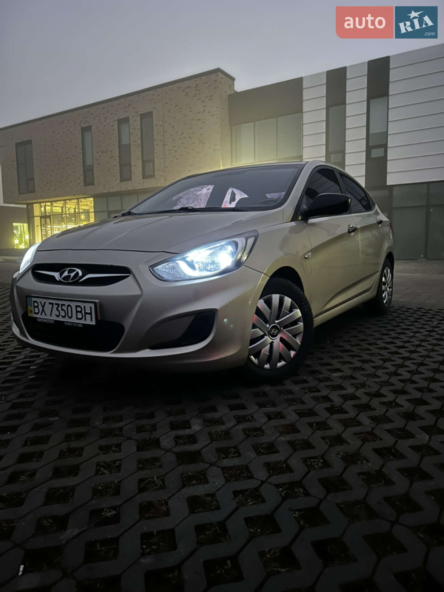Головне фото звіту автомобіля HYUNDAI ACCENT 2012
