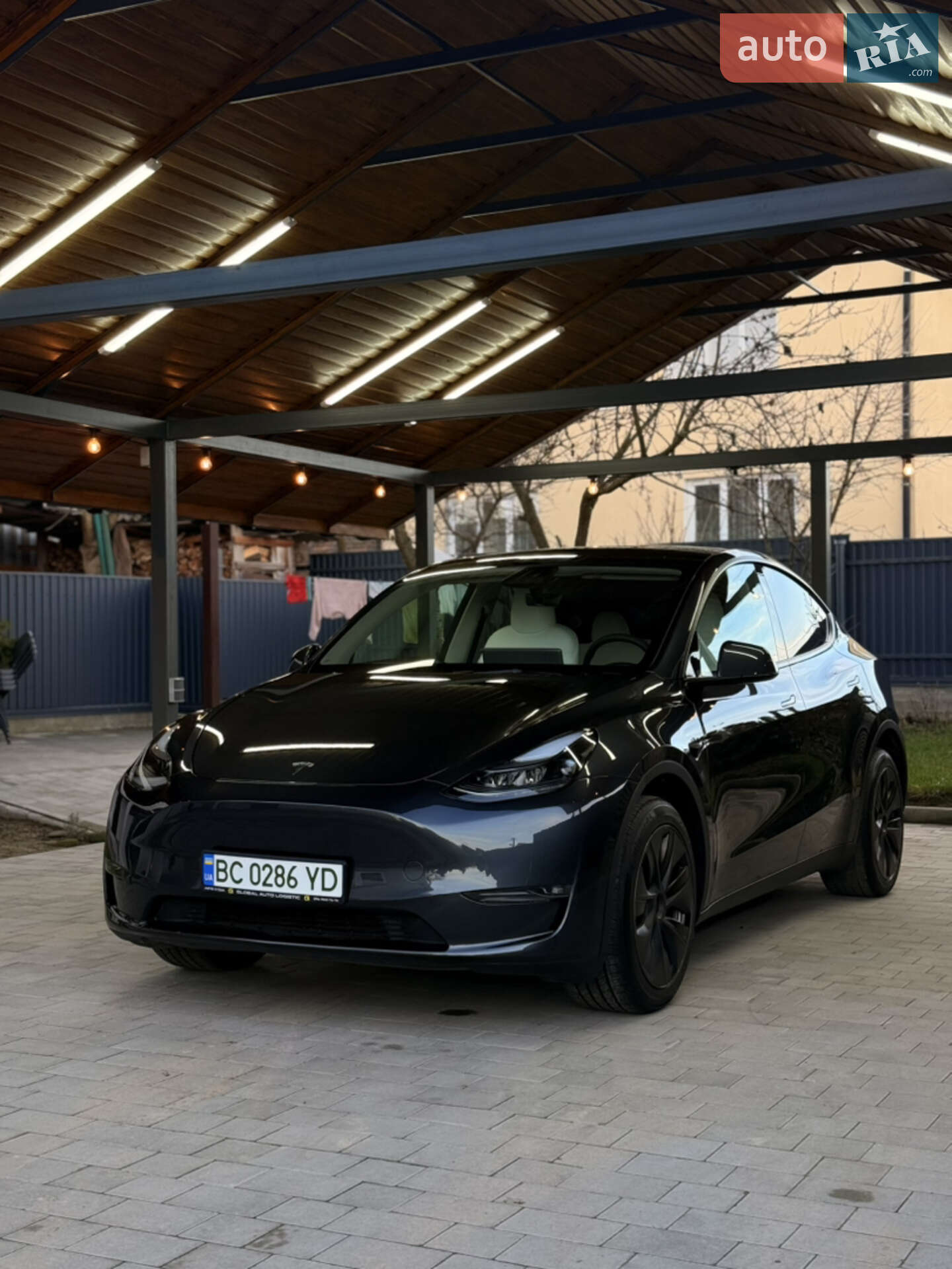 Tesla Model Y 2025