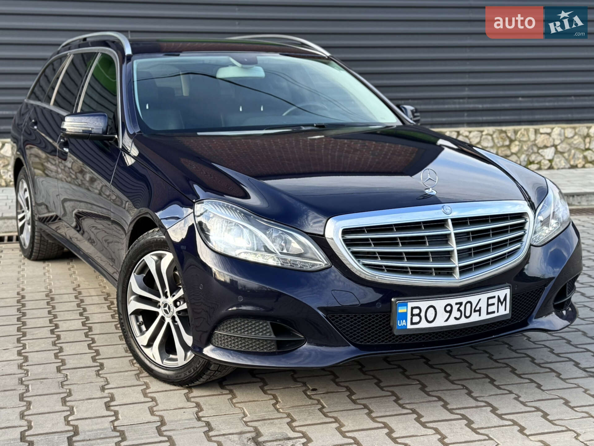 MERCEDES-BENZ E 200 2016