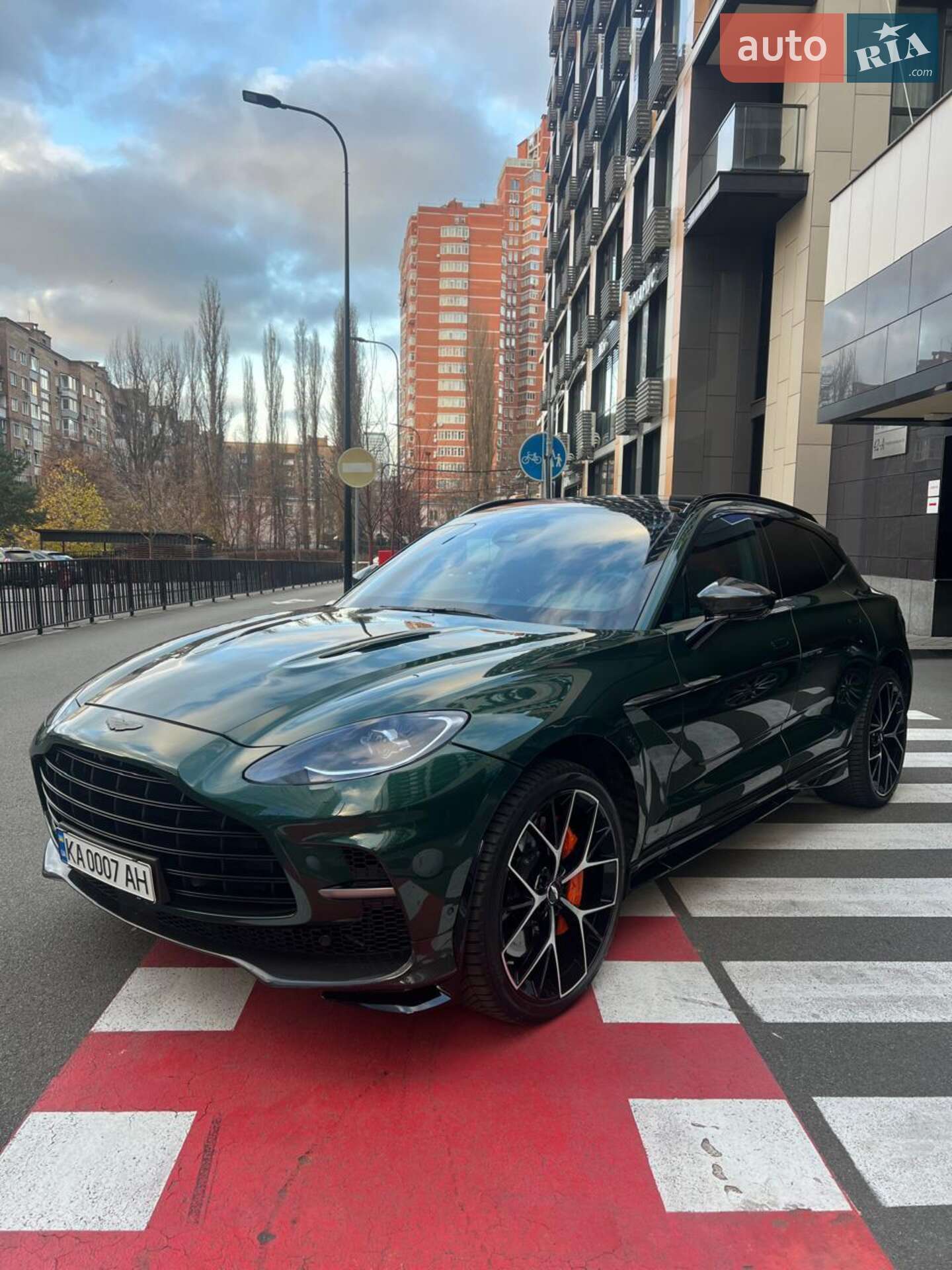 ASTON MARTIN DBX707 2023