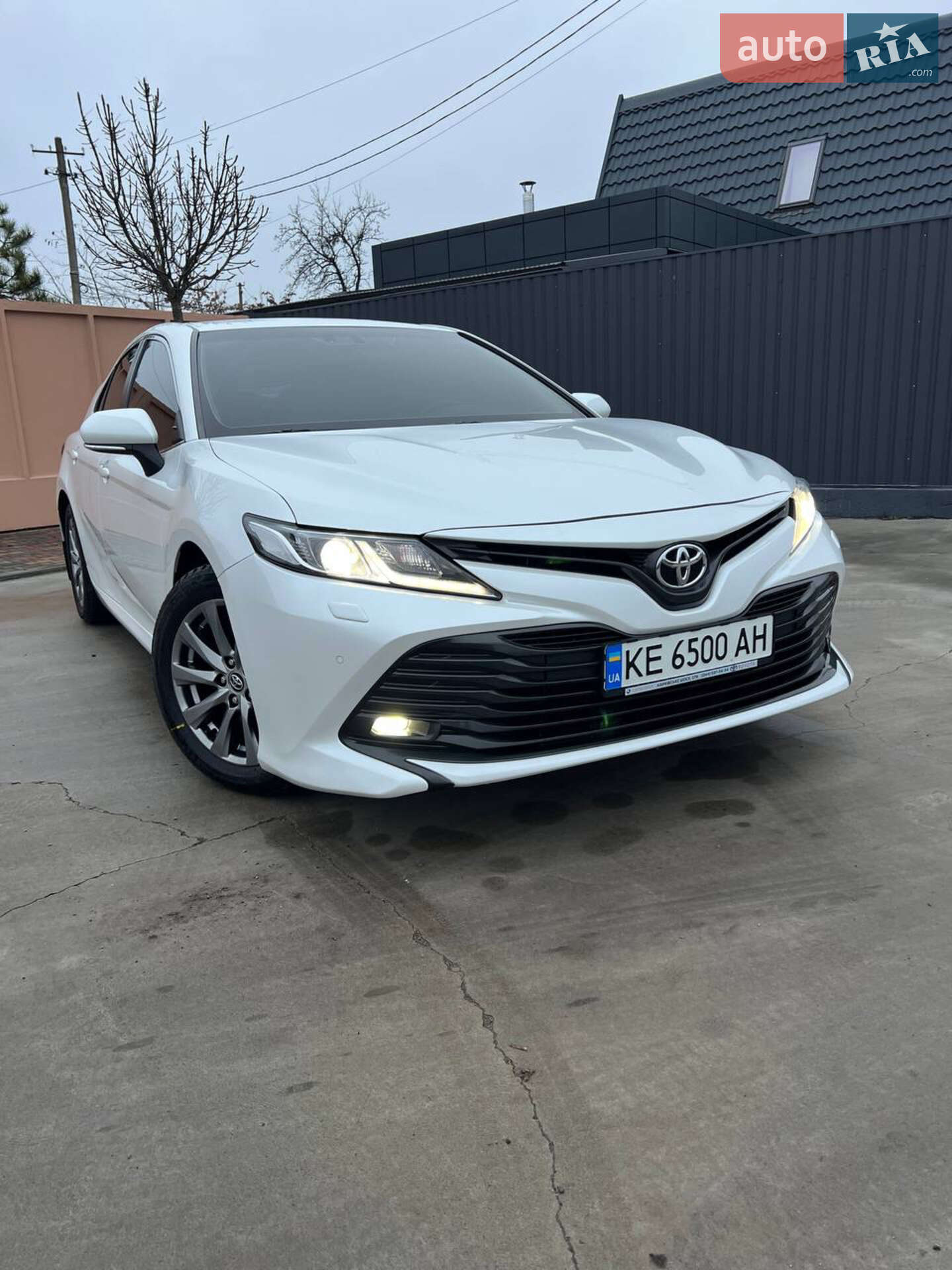 TOYOTA CAMRY
