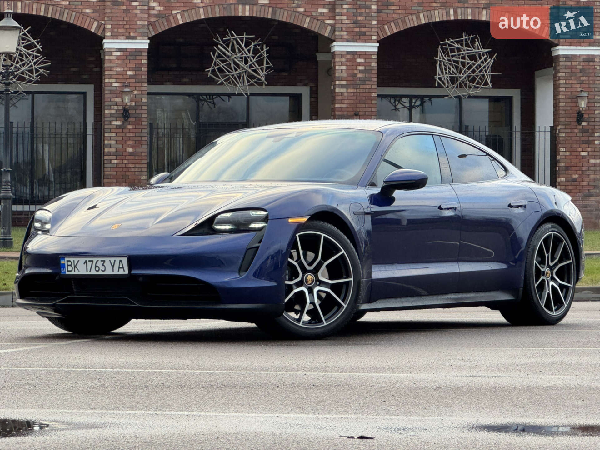 PORSCHE TAYCAN 2020