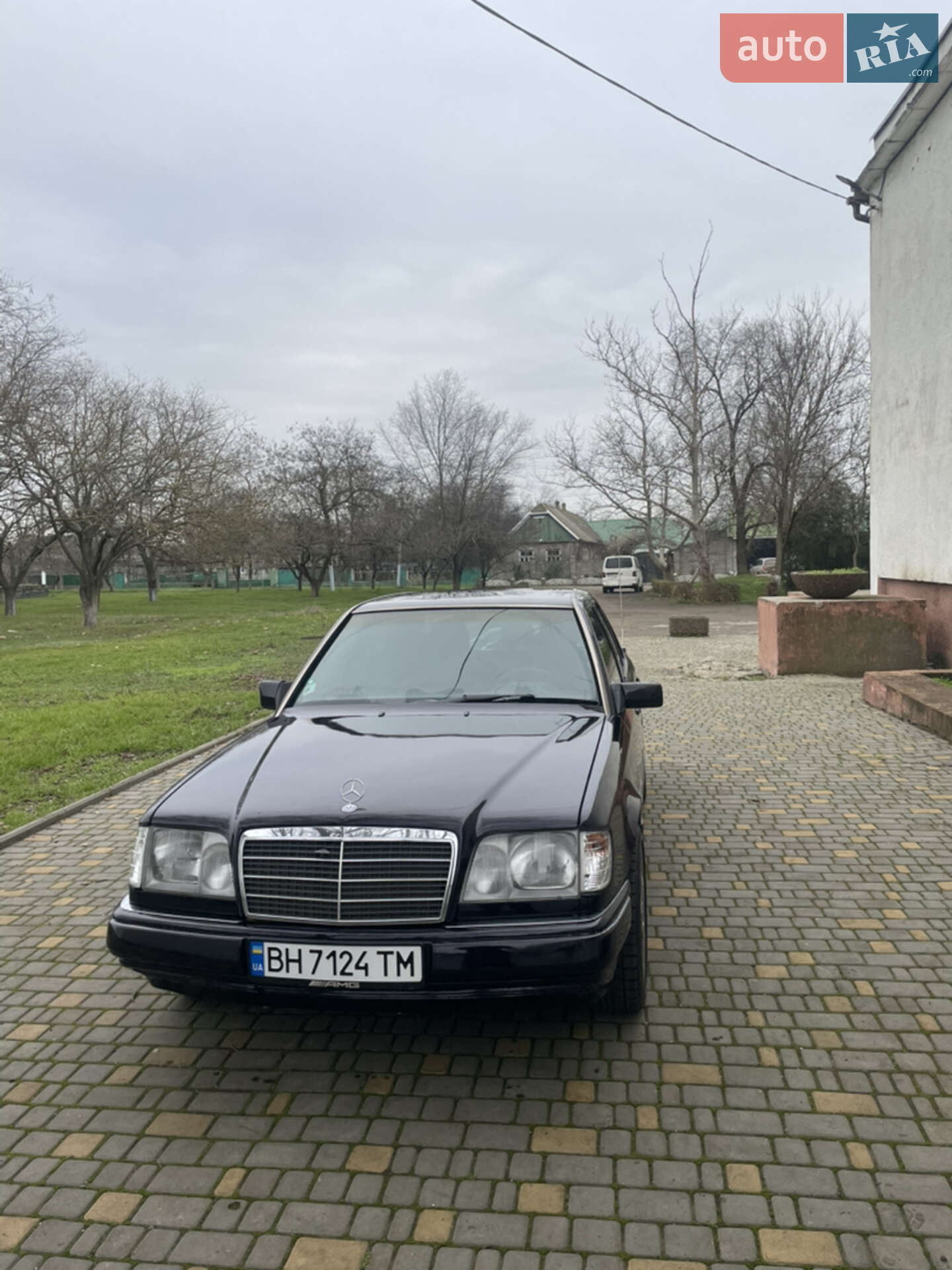 MERCEDES-BENZ E 220 1993