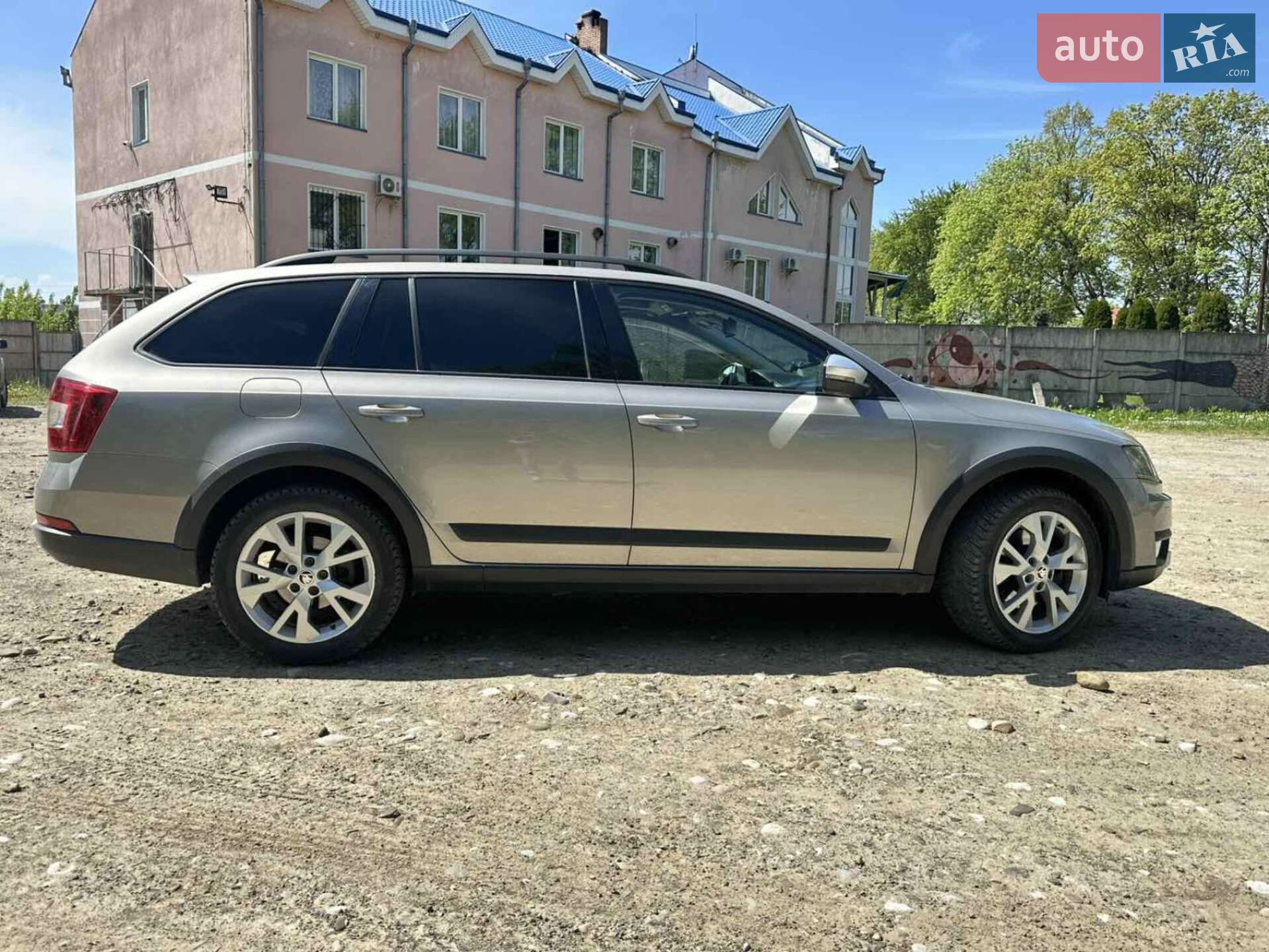 Головне фото звіту автомобіля SKODA OCTAVIA 2016