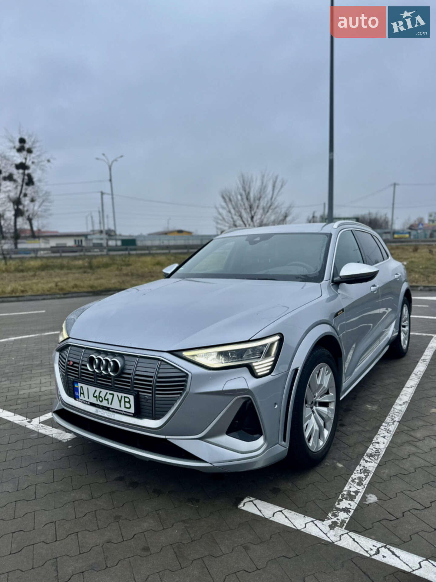 Головне фото звіту автомобіля AUDI E-TRON S 2022