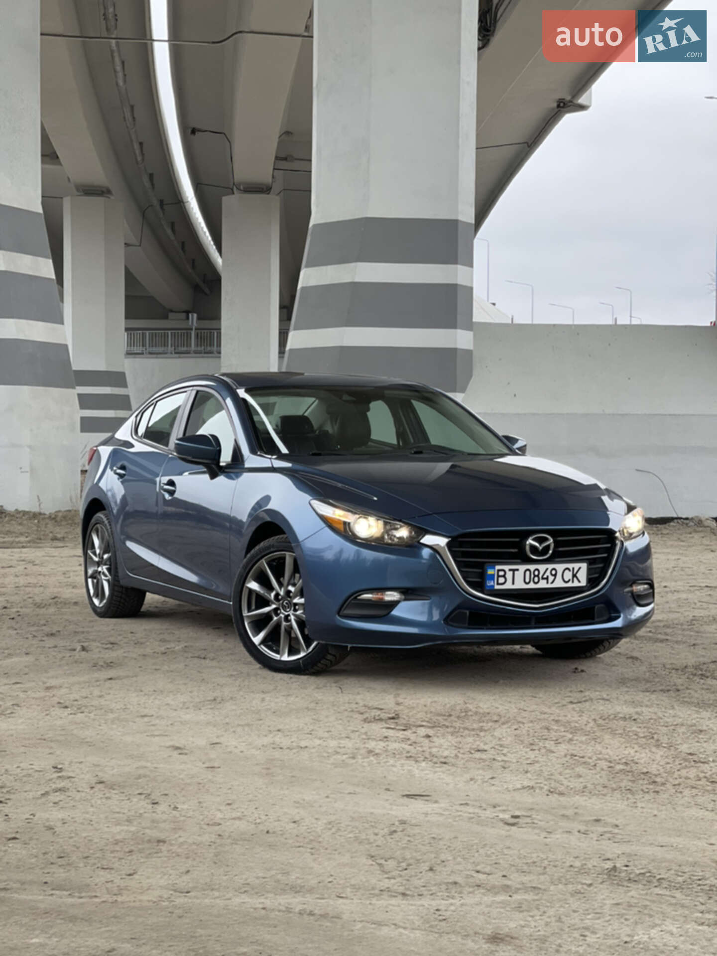 Головне фото звіту автомобіля MAZDA 3 2018