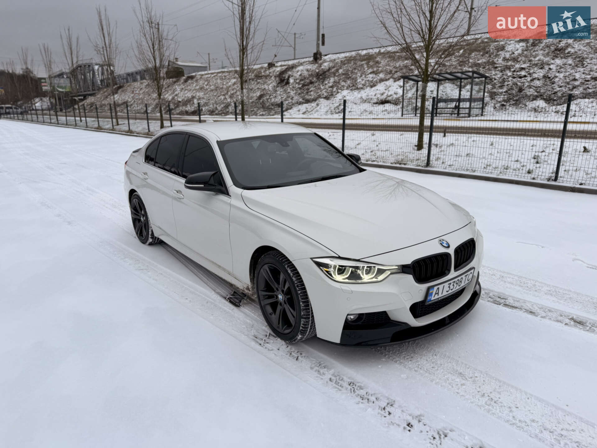 Головне фото звіту автомобіля BMW 330I 2017