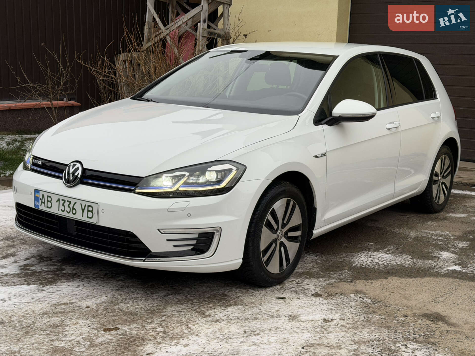 VOLKSWAGEN E-GOLF 2018