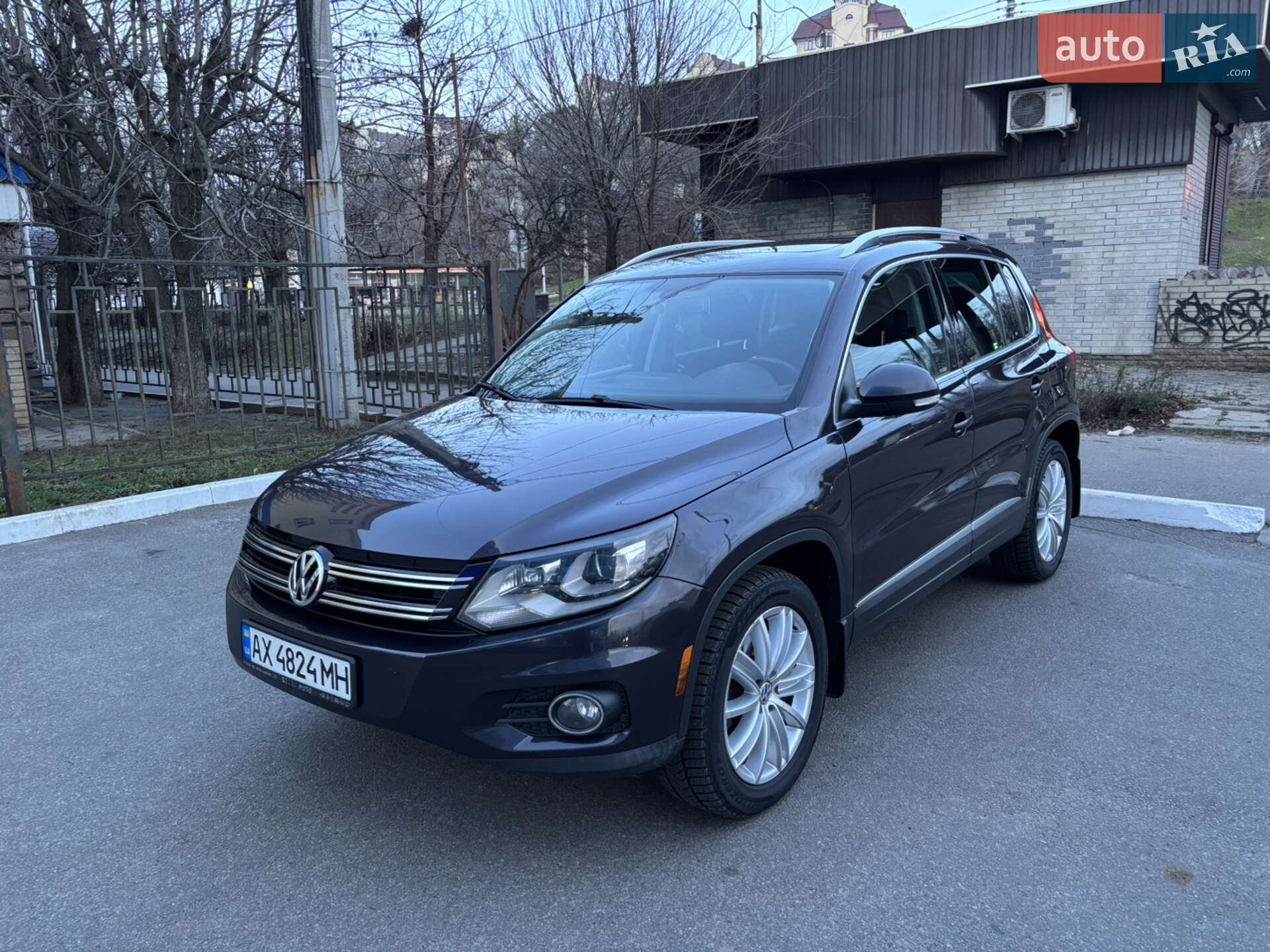 VOLKSWAGEN TIGUAN 2016