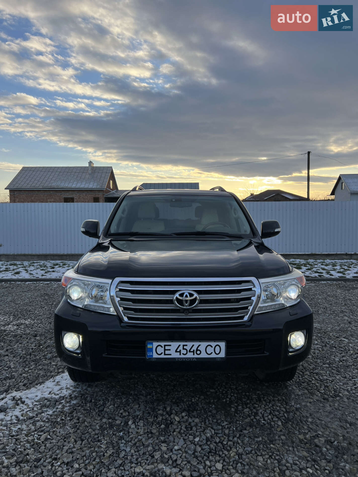 Головне фото звіту автомобіля TOYOTA LAND CRUISER 200 2012