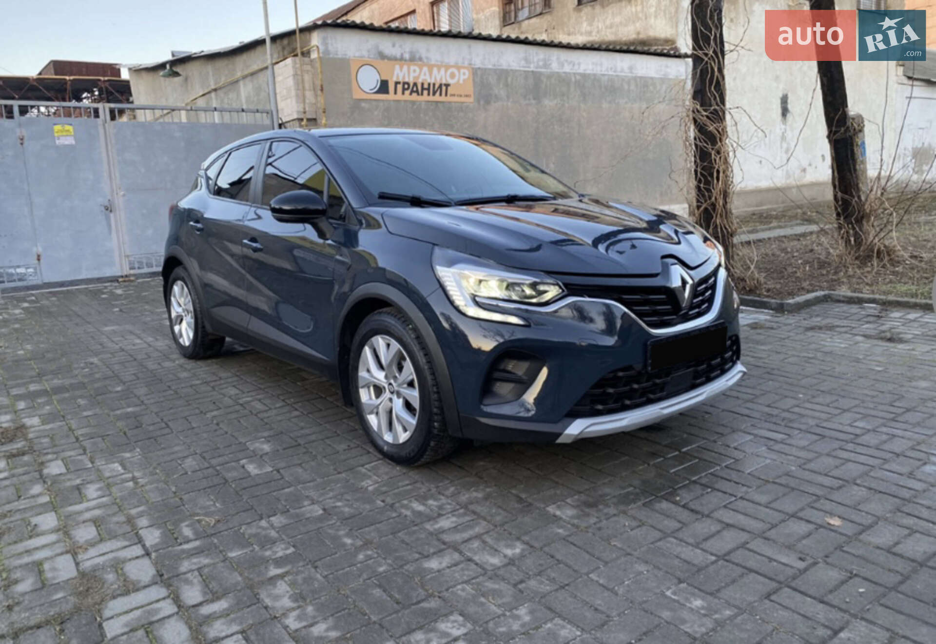 Головне фото звіту автомобіля RENAULT CAPTUR 2021