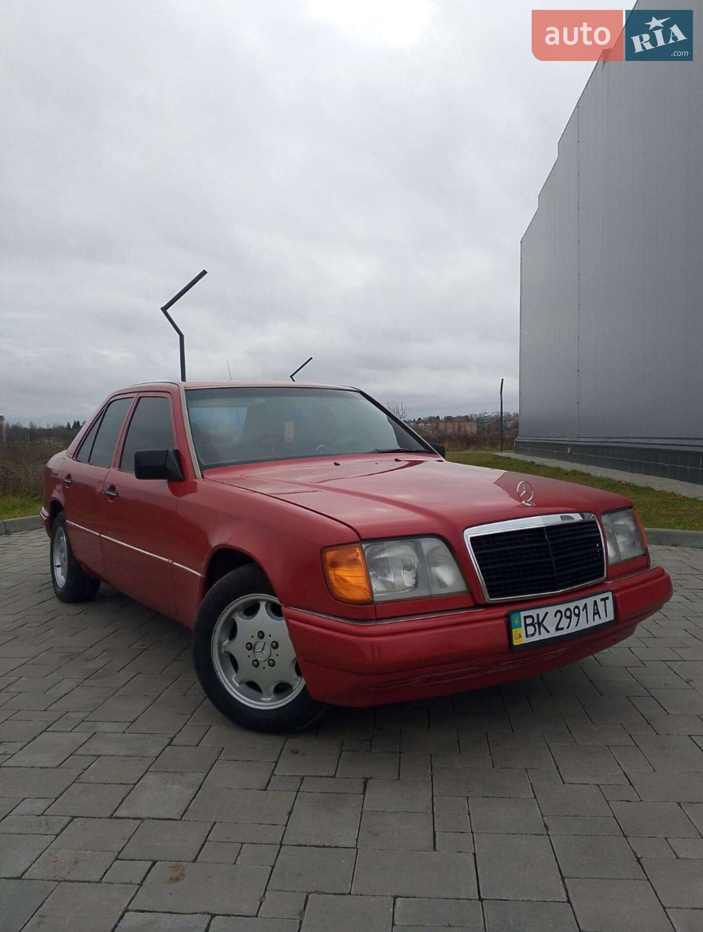 Головне фото звіту автомобіля MERCEDES-BENZ E 200 1995