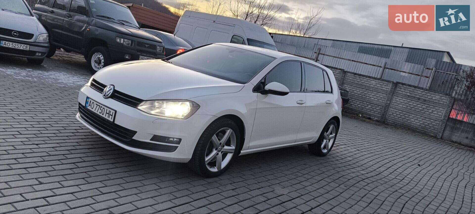 VOLKSWAGEN GOLF 2013