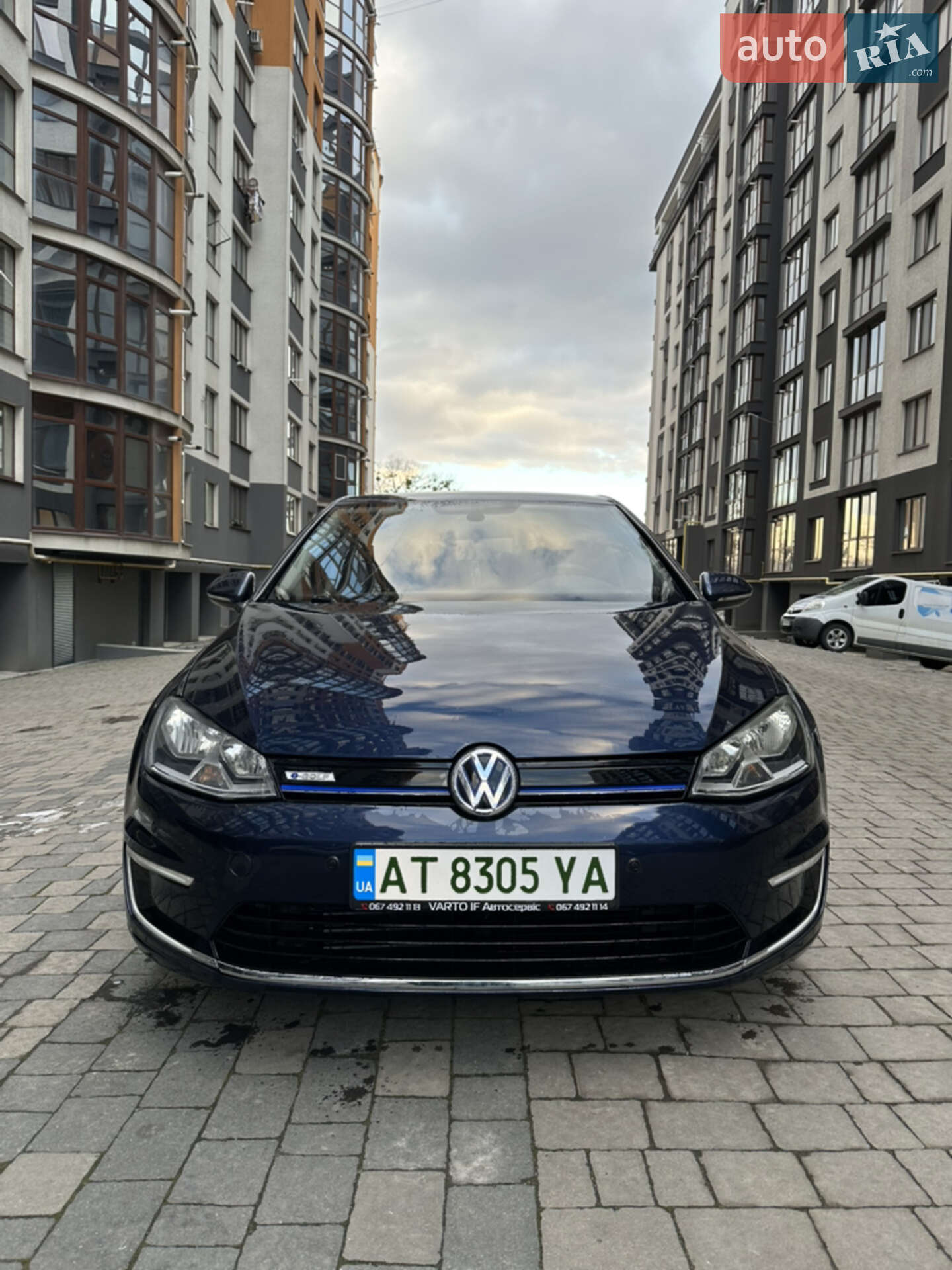 VOLKSWAGEN E-GOLF 2015