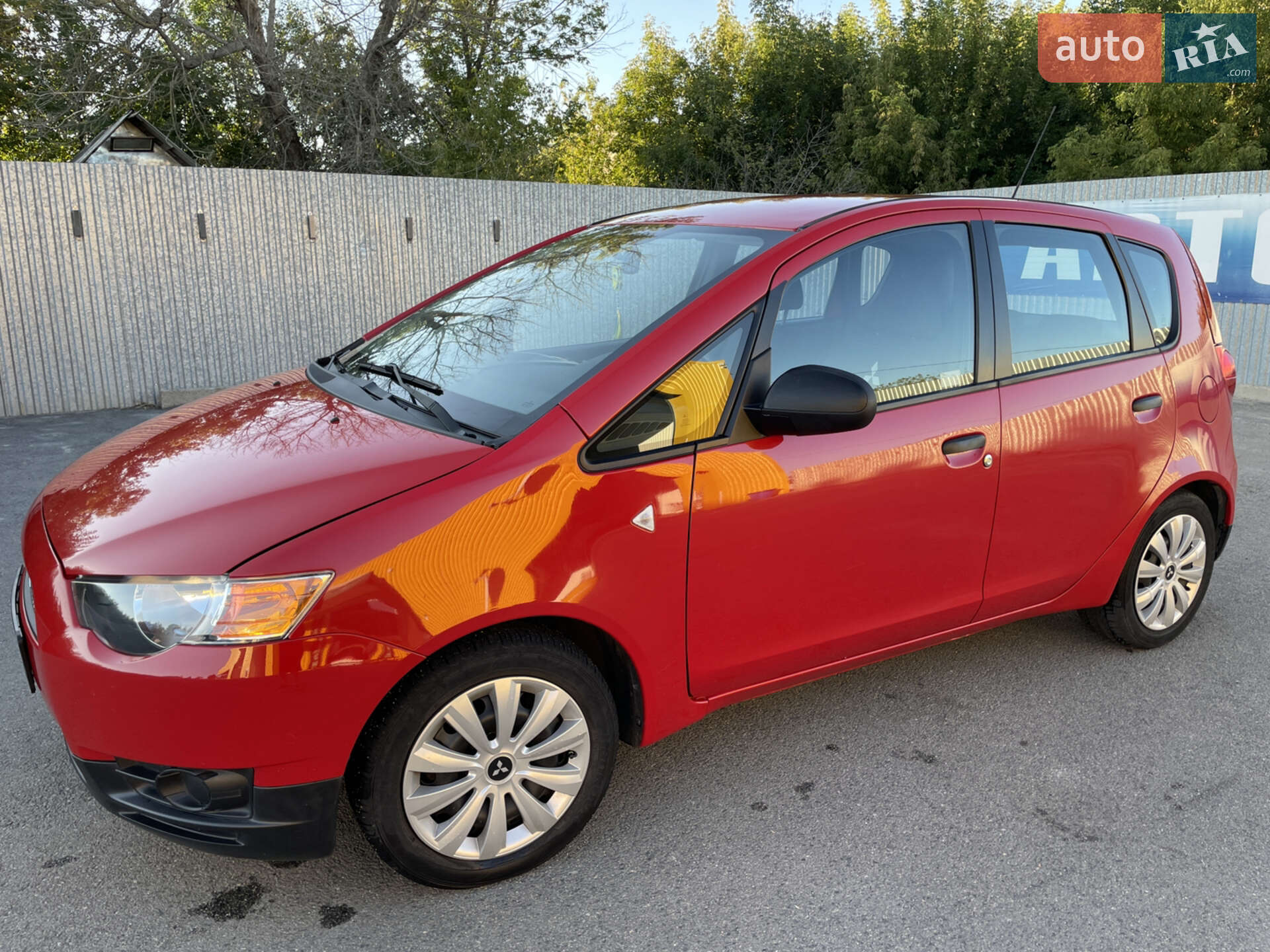 MITSUBISHI COLT 2011