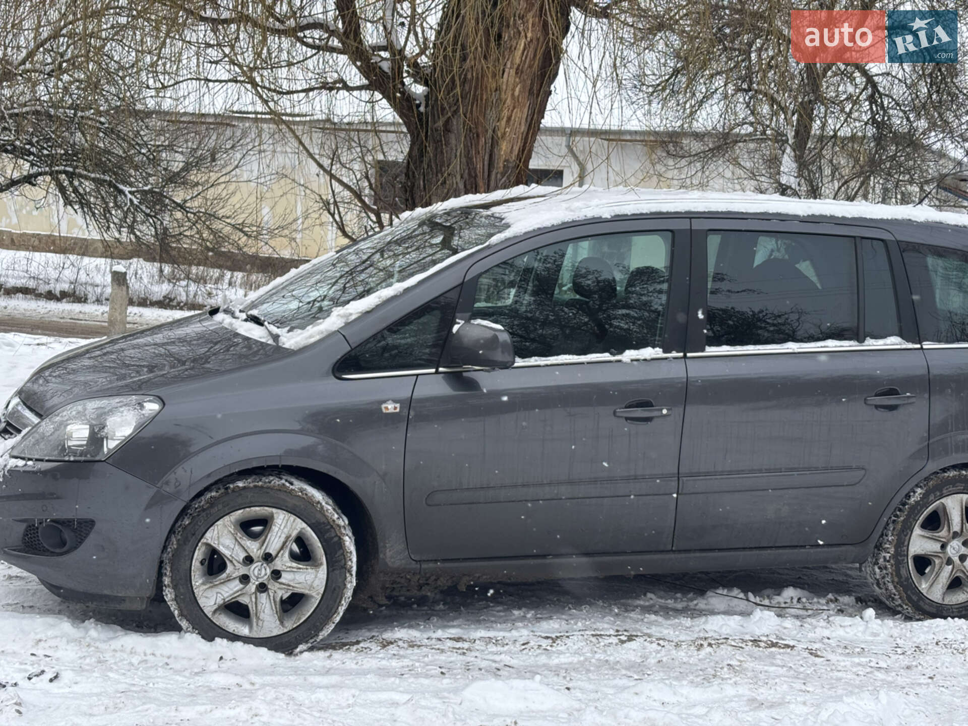 Головне фото звіту автомобіля OPEL ZAFIRA 2011