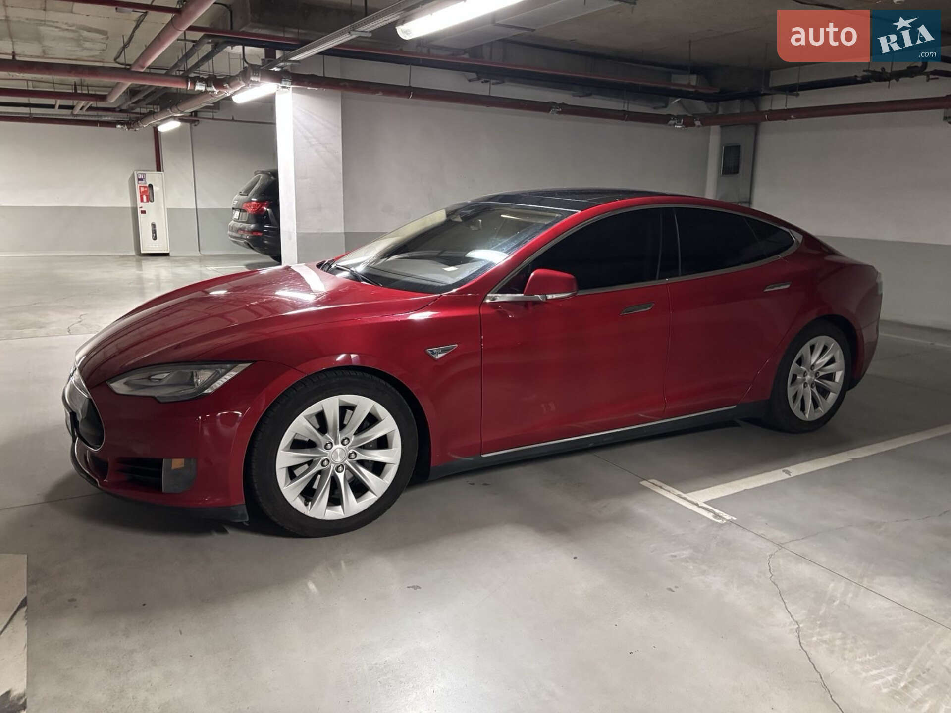 Головне фото звіту автомобіля TESLA MODEL S 2016