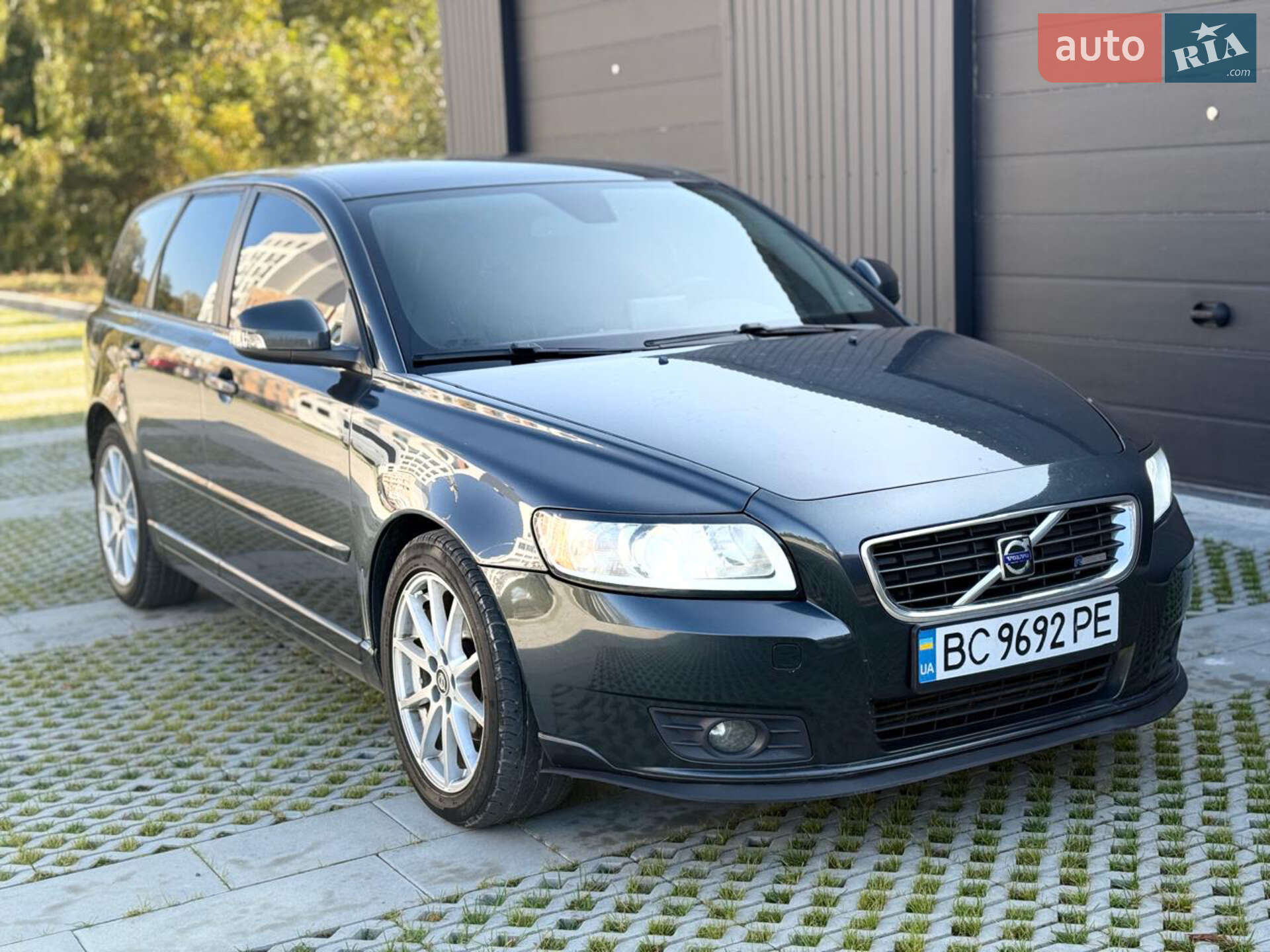 Головне фото звіту автомобіля VOLVO V50 2010