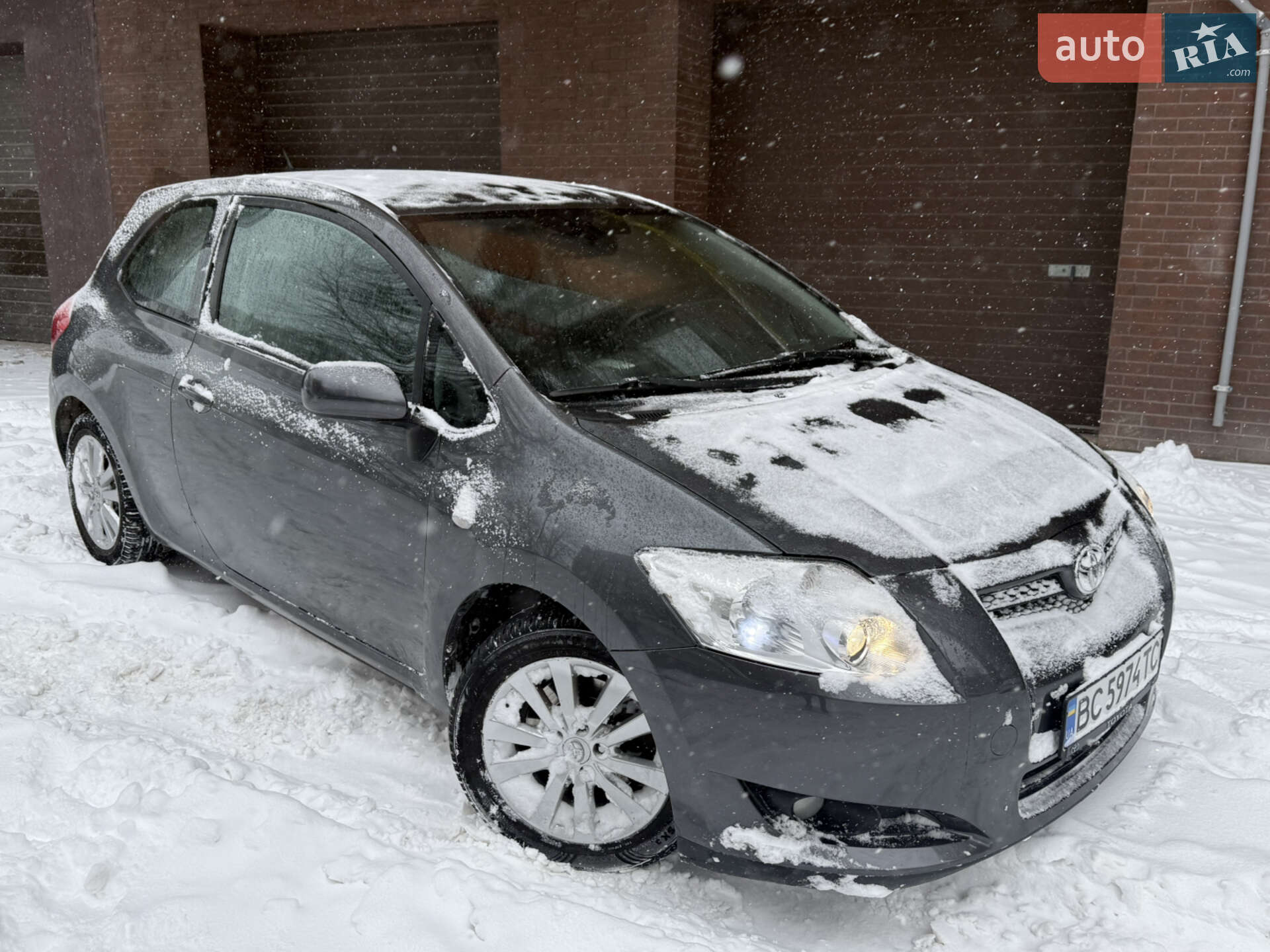 TOYOTA AURIS