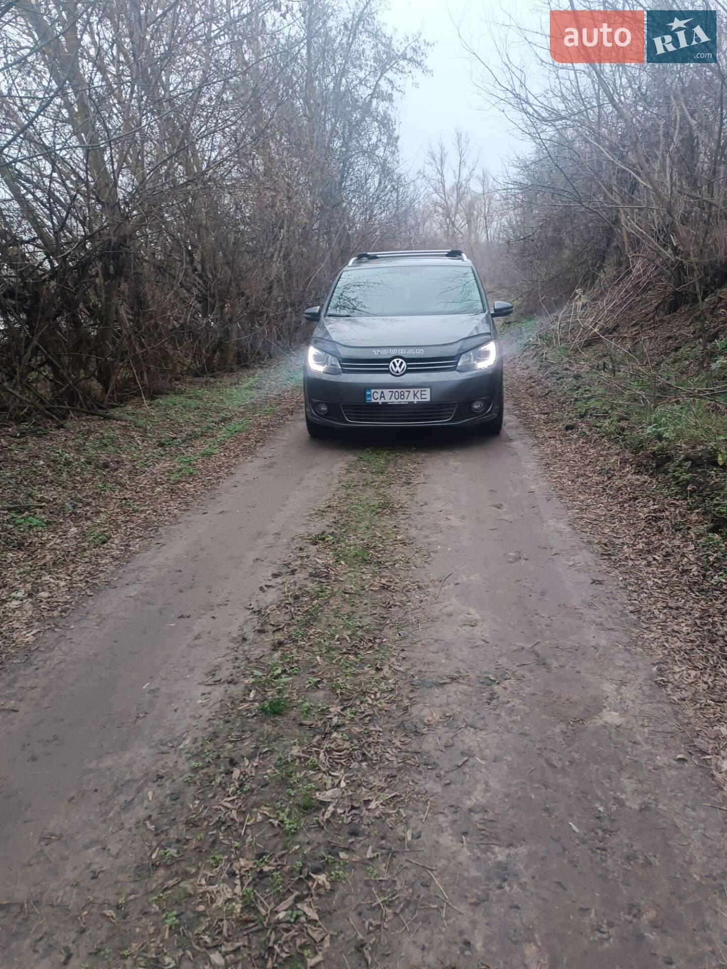 VOLKSWAGEN TOURAN 2011
