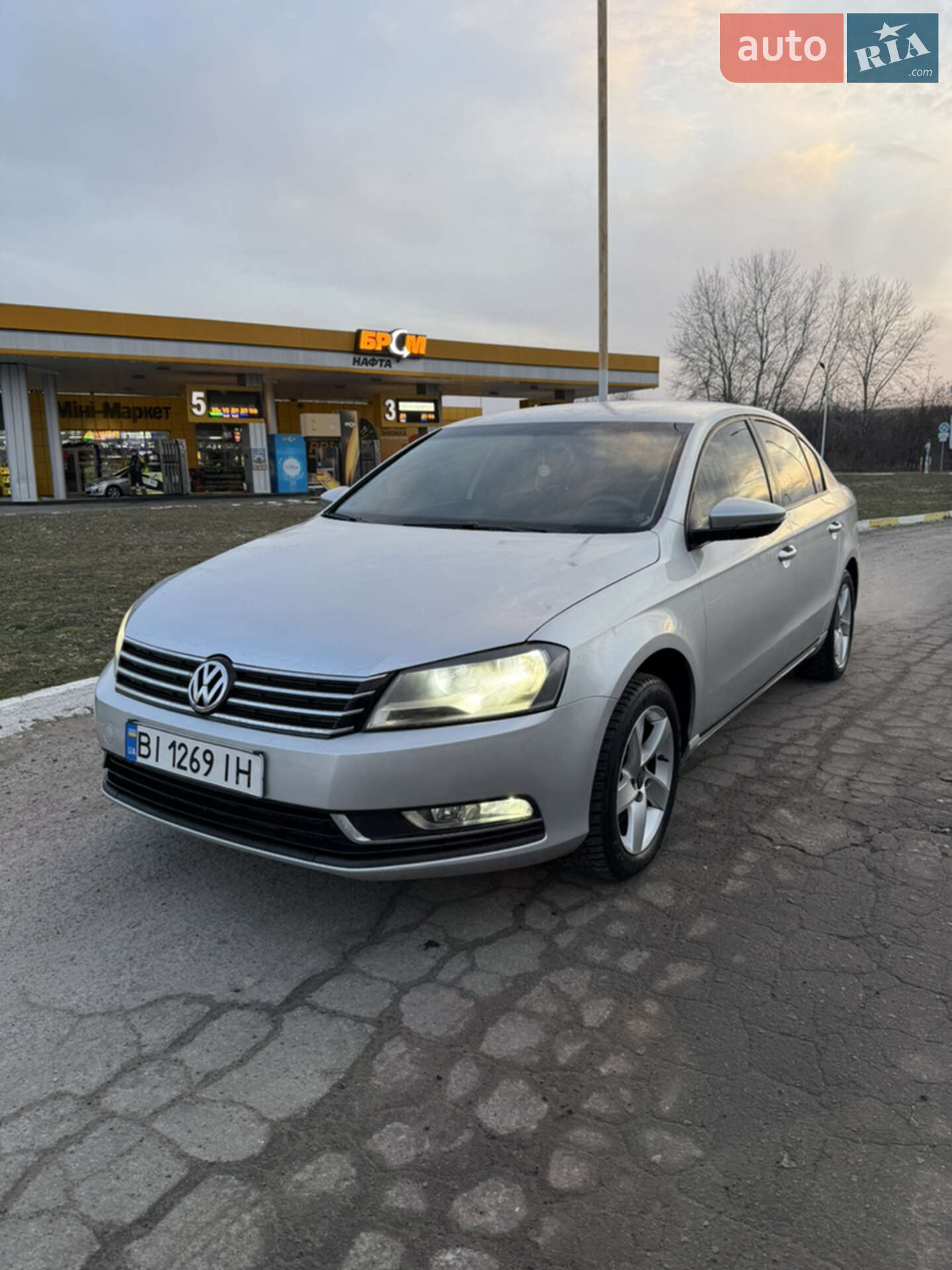 VOLKSWAGEN PASSAT 2011