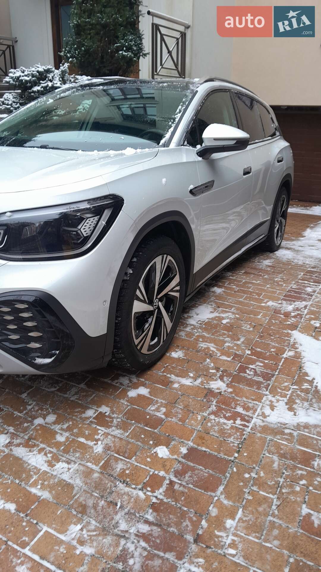 VOLKSWAGEN ID.6 CROZZ PRO 2023