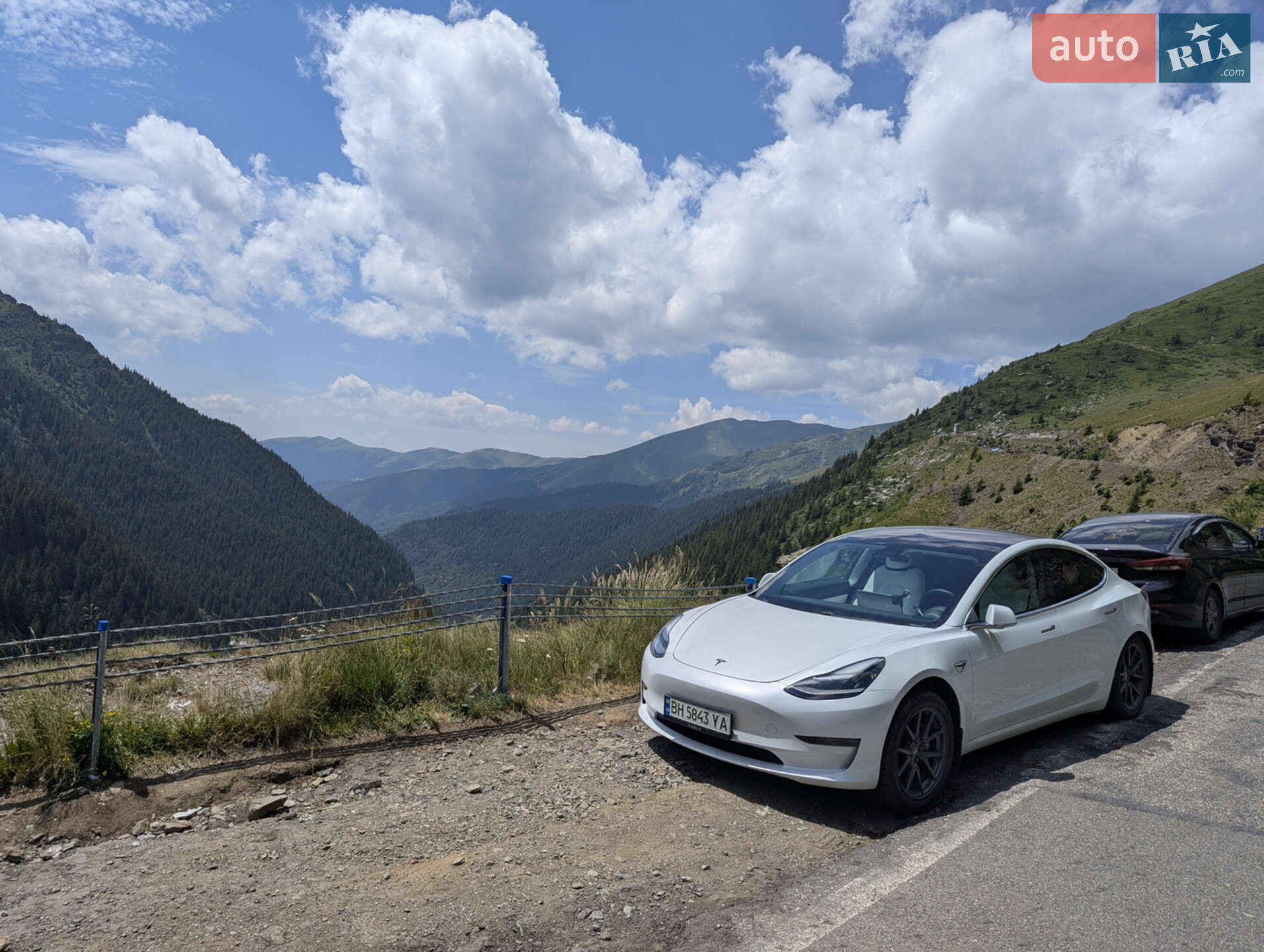 Головне фото звіту автомобіля TESLA MODEL 3 2019