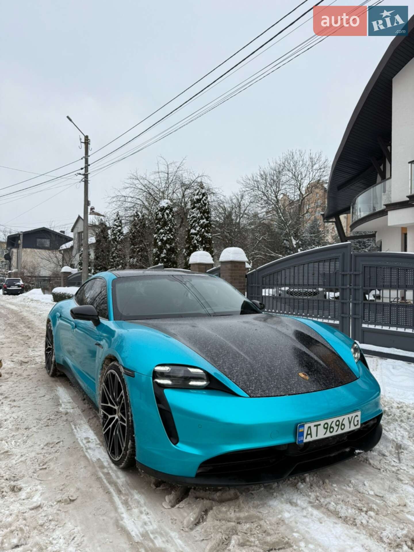 Головне фото звіту автомобіля PORSCHE TAYCAN 4S 2020