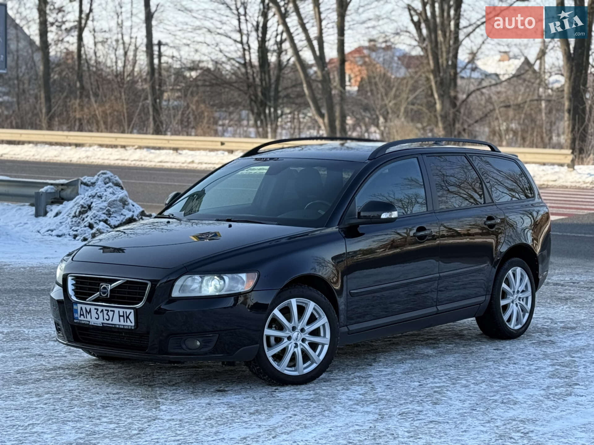 Головне фото звіту автомобіля VOLVO V50 2010