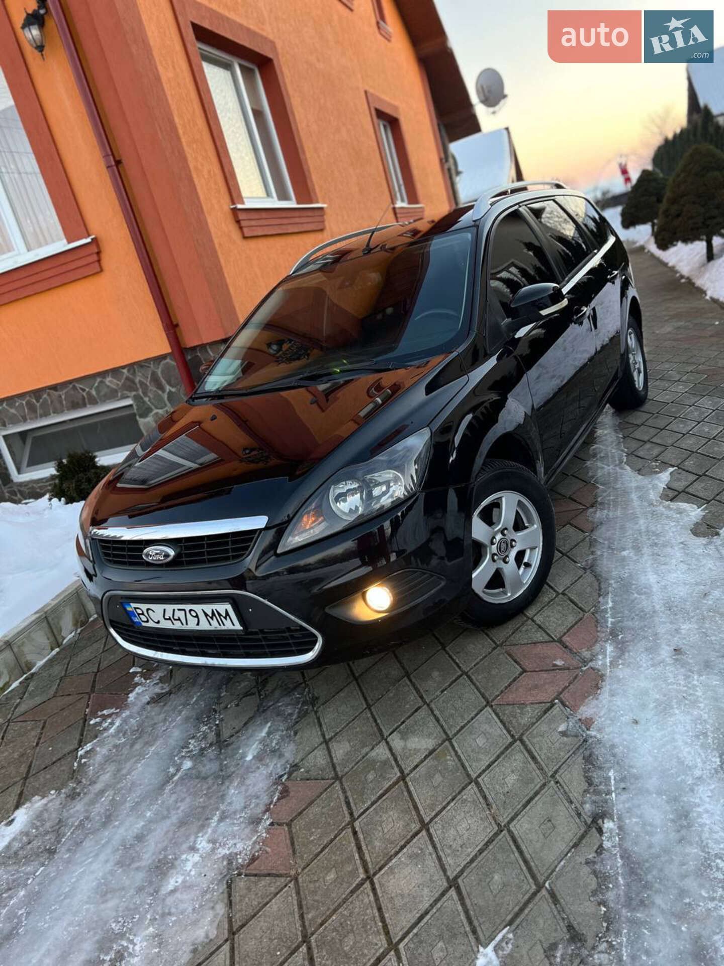 Головне фото звіту автомобіля FORD FOCUS 2010