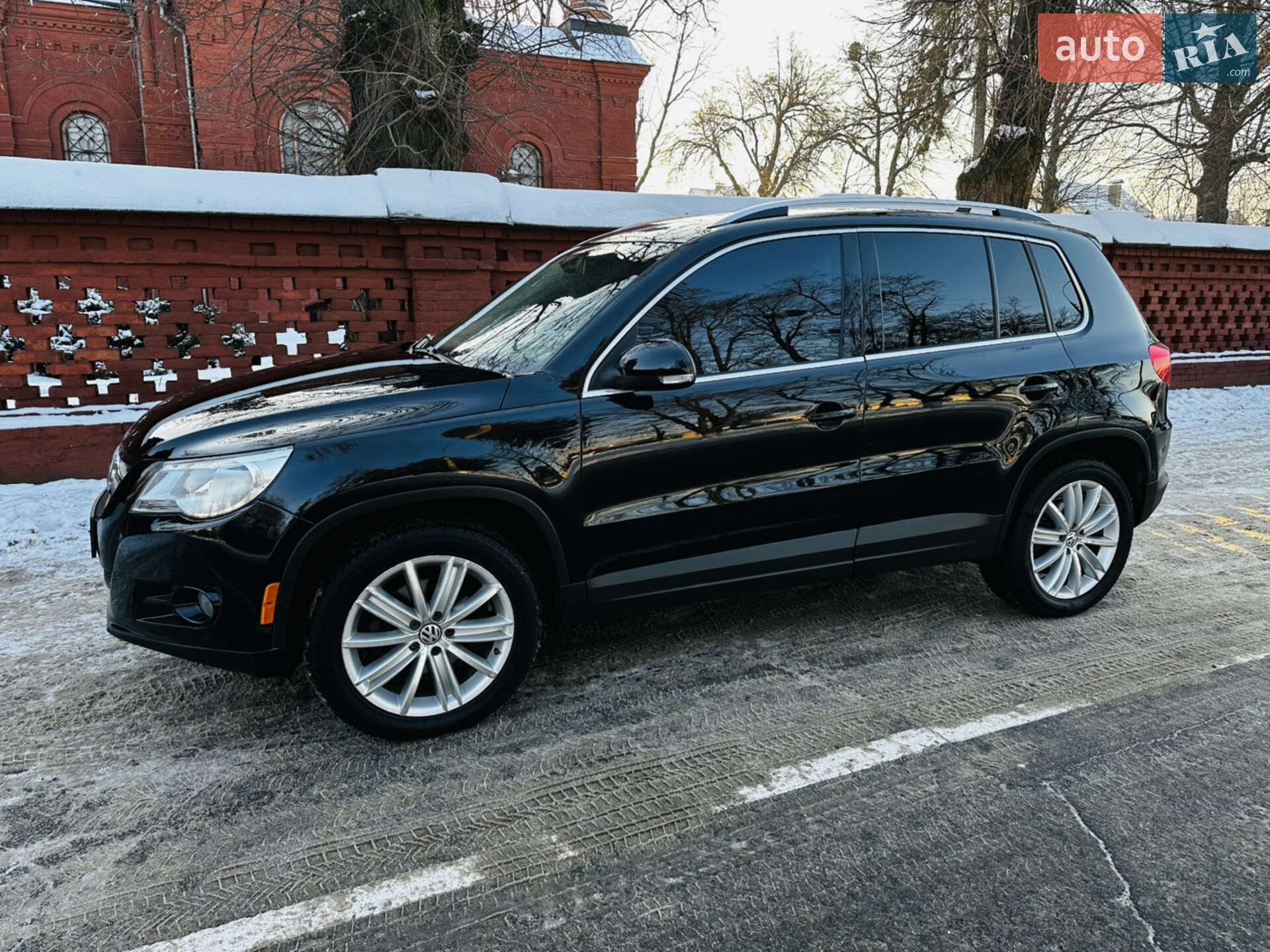 VOLKSWAGEN TIGUAN 2011