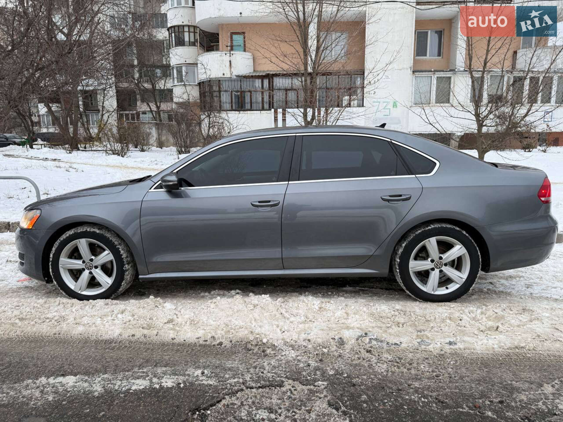 VOLKSWAGEN PASSAT 2011