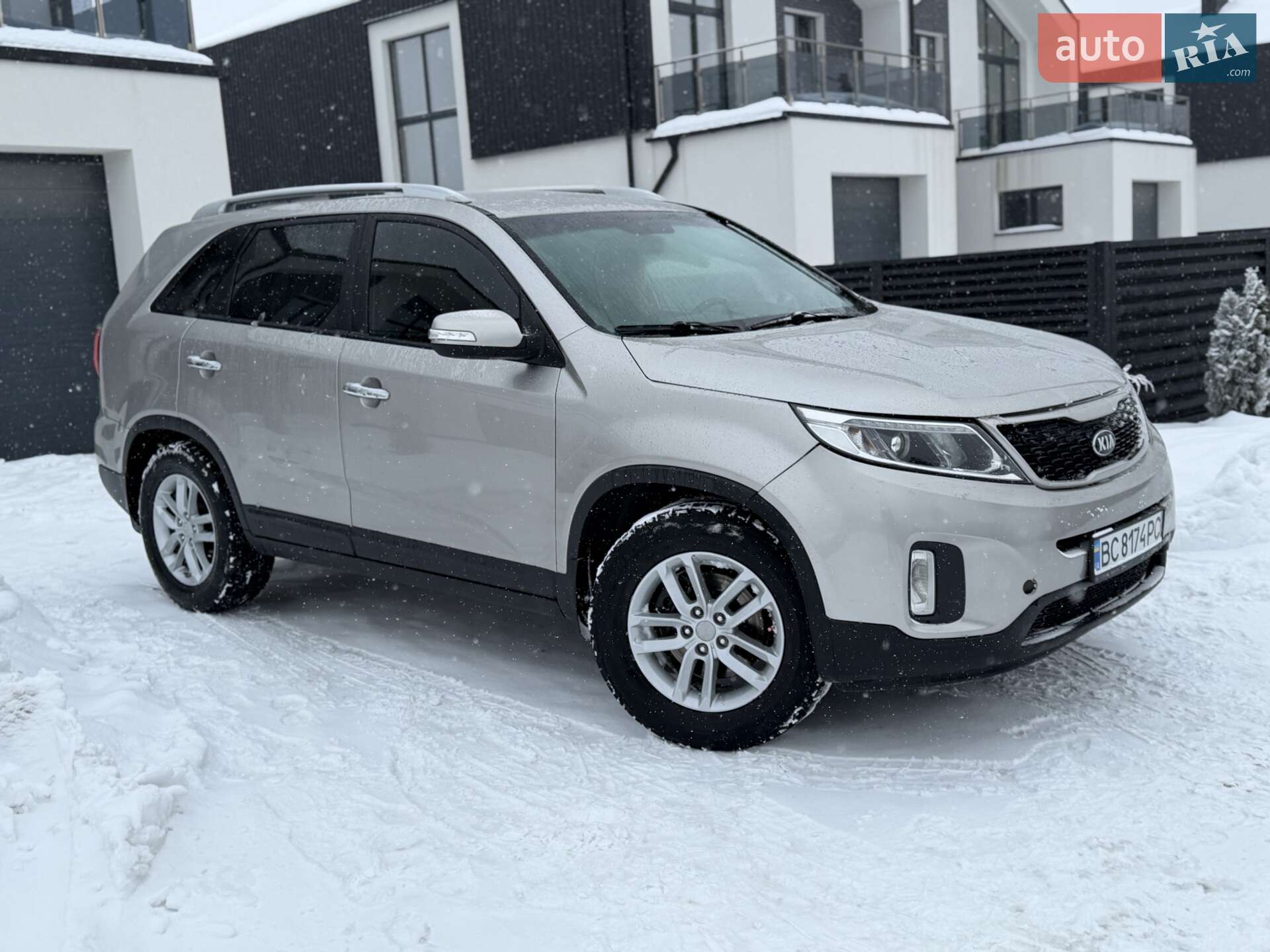 Головне фото звіту автомобіля KIA SORENTO 2013