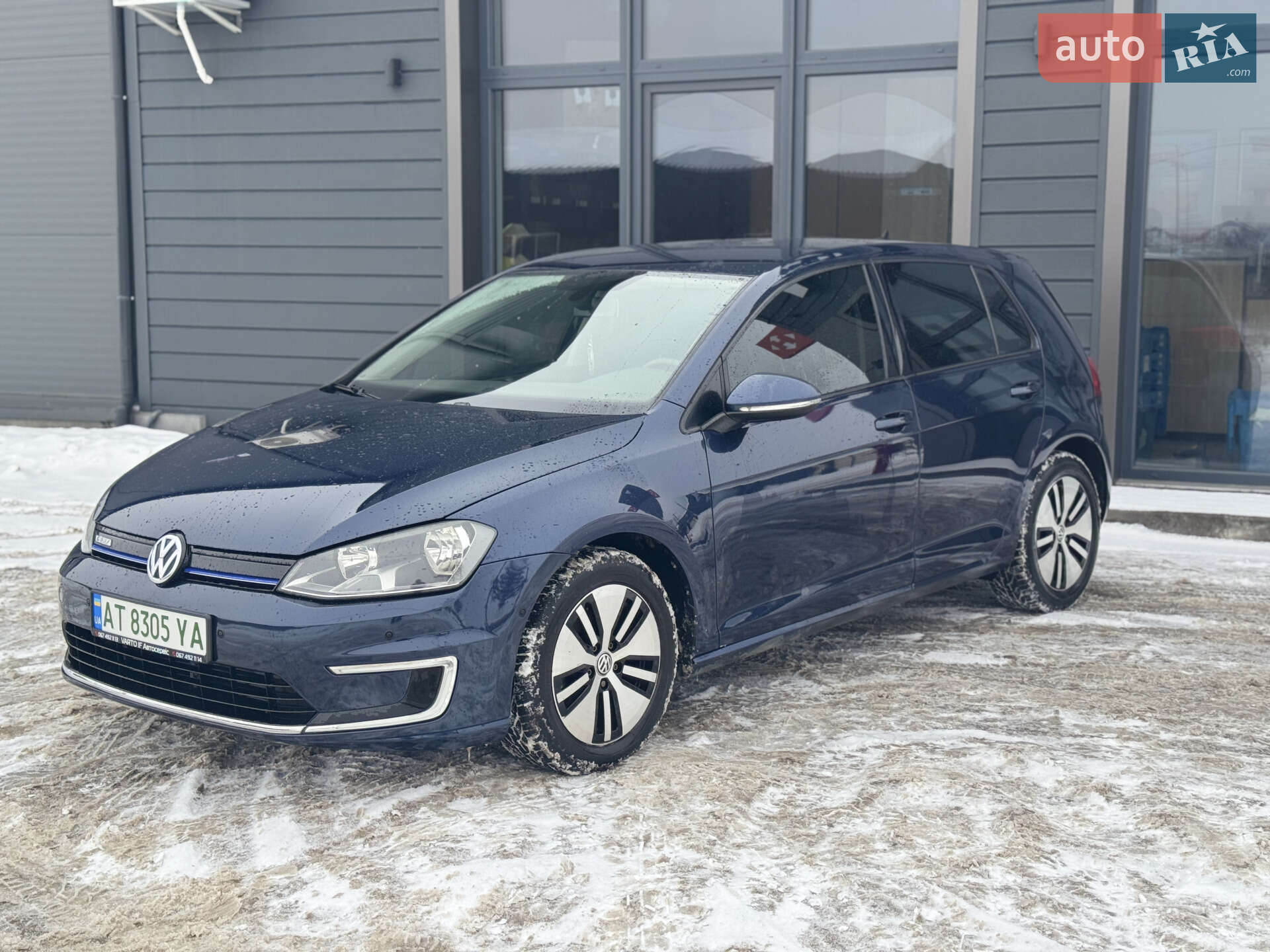 Головне фото звіту автомобіля VOLKSWAGEN E-GOLF 2015