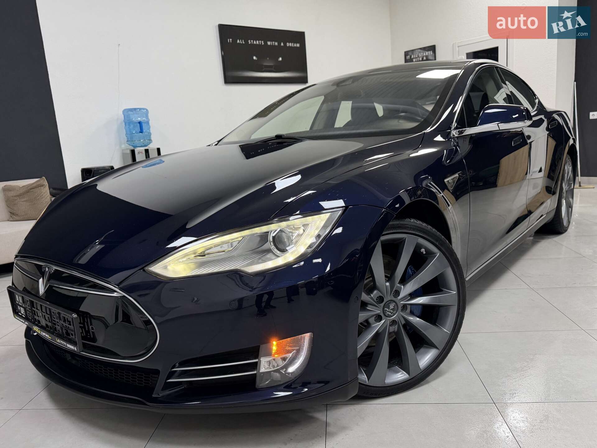 Головне фото звіту автомобіля TESLA MODEL S 2015