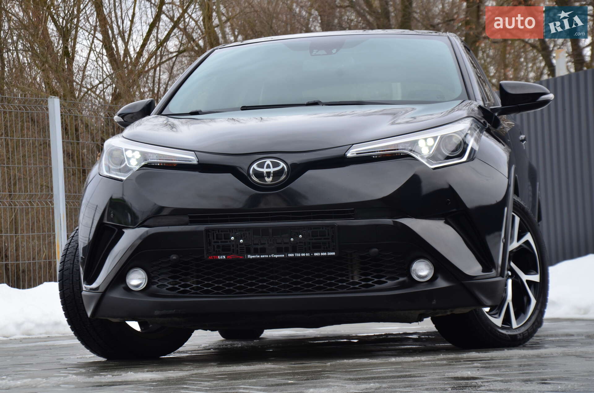 Головне фото звіту автомобіля TOYOTA C-HR 2018