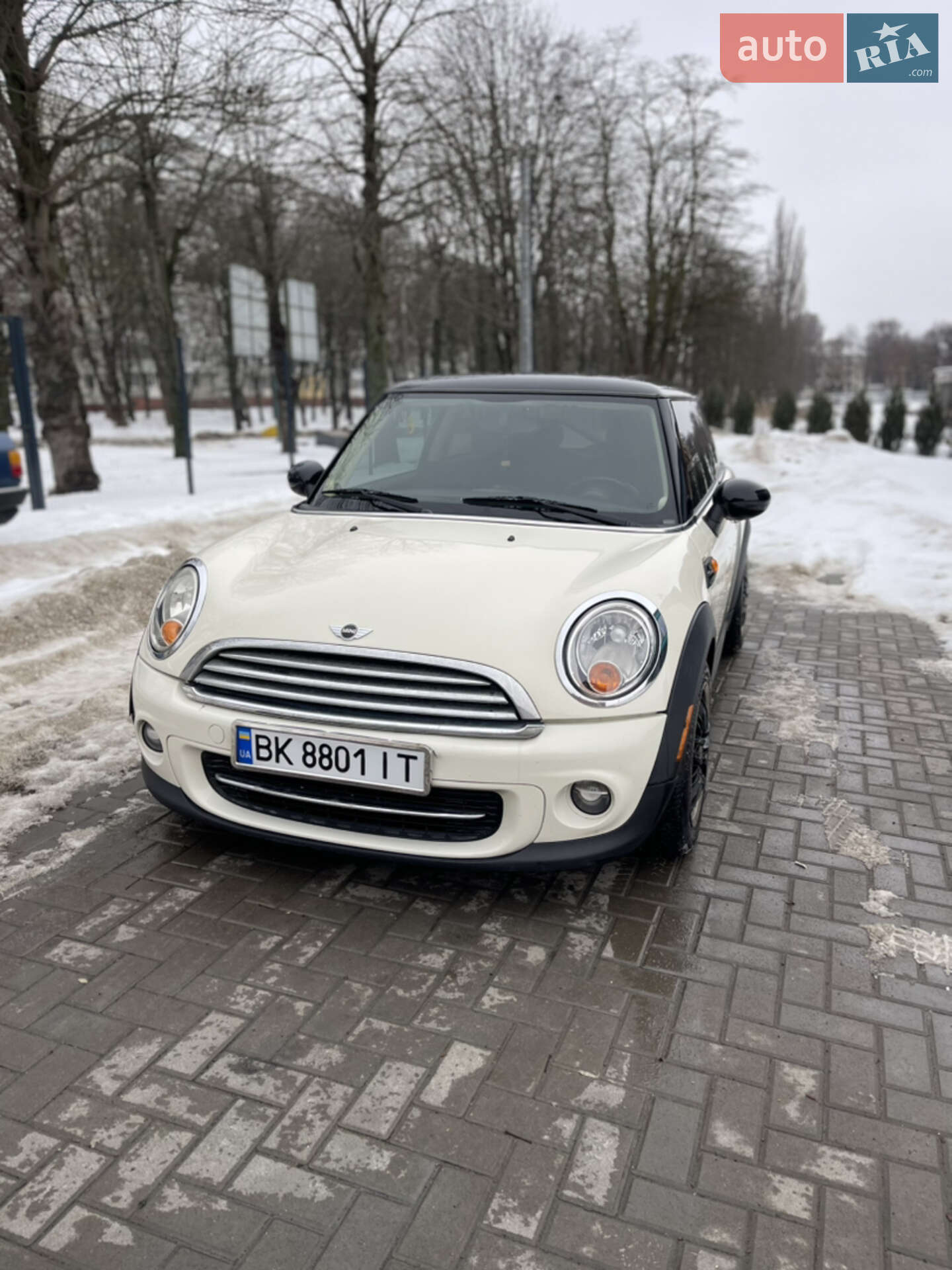 Головне фото звіту автомобіля MINI COOPER 2011