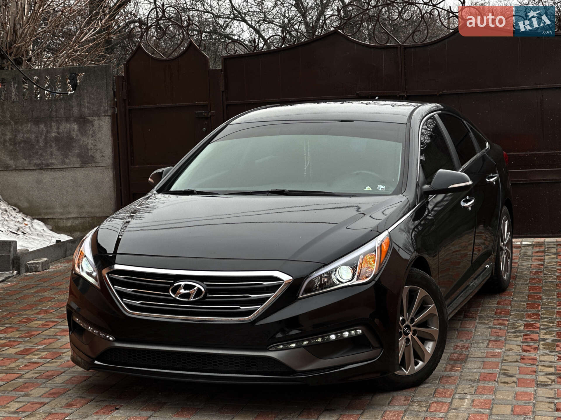 Головне фото звіту автомобіля HYUNDAI SONATA 2015