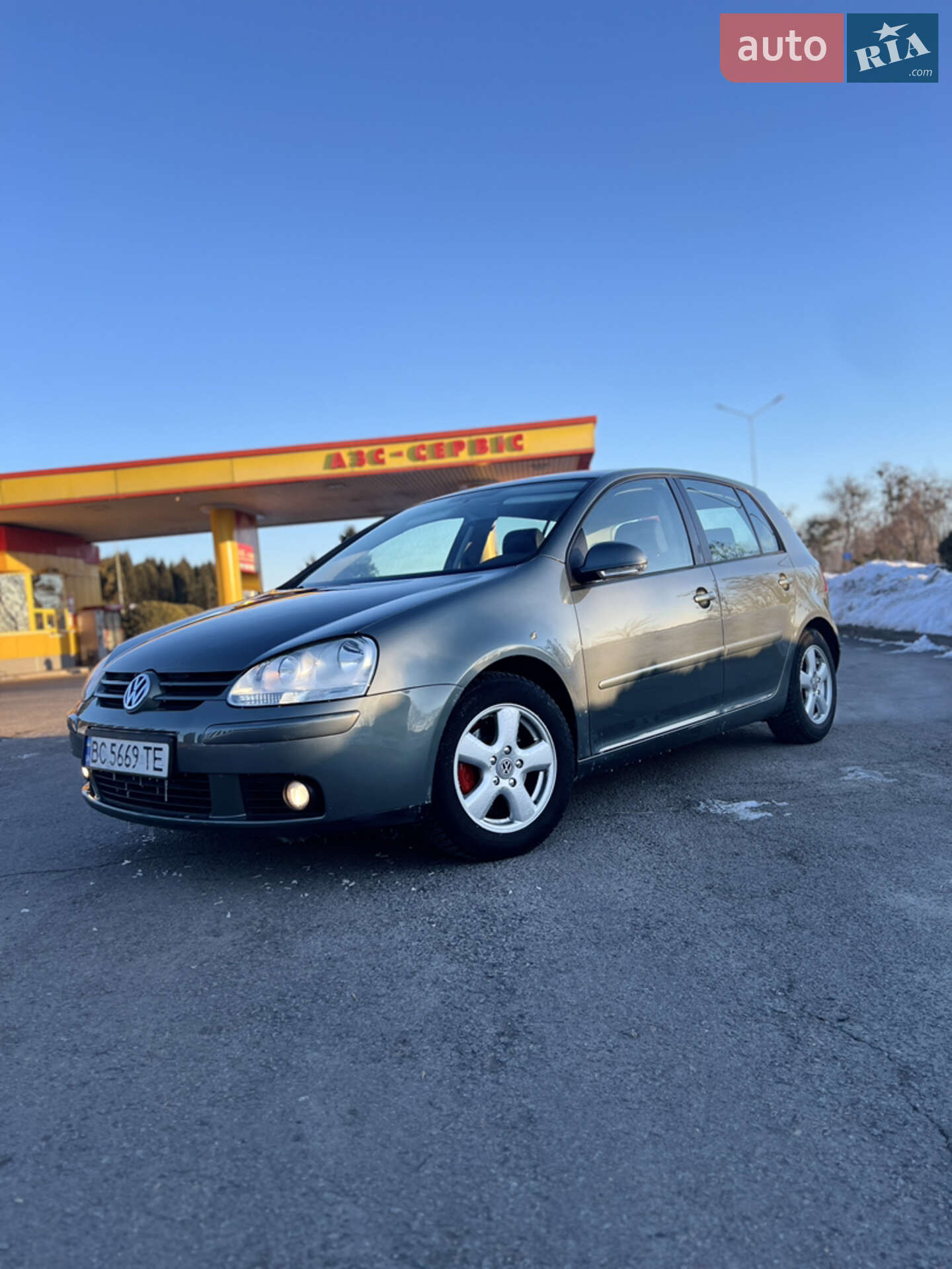 VOLKSWAGEN GOLF 2004