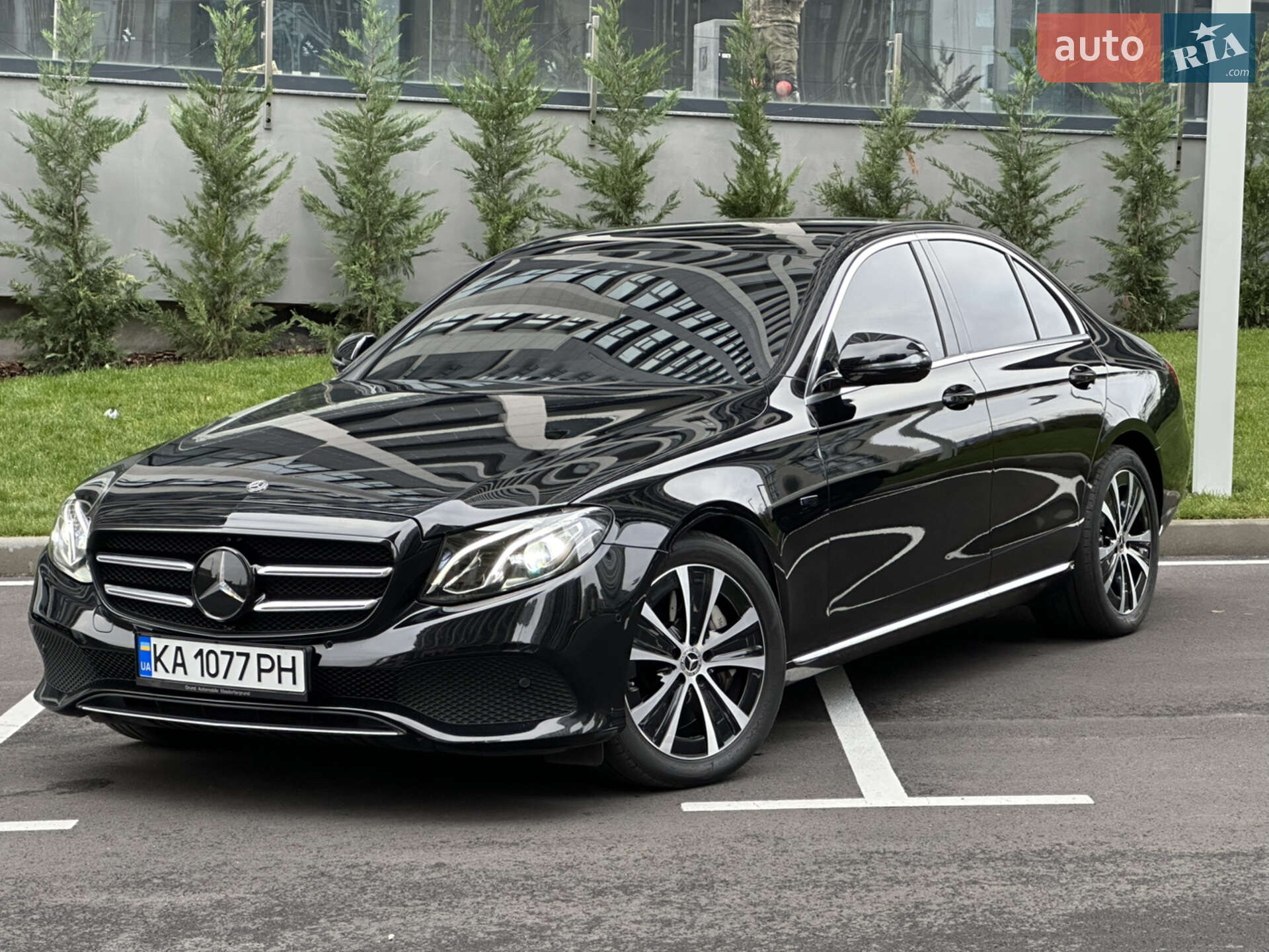 MERCEDES-BENZ E 300 2019