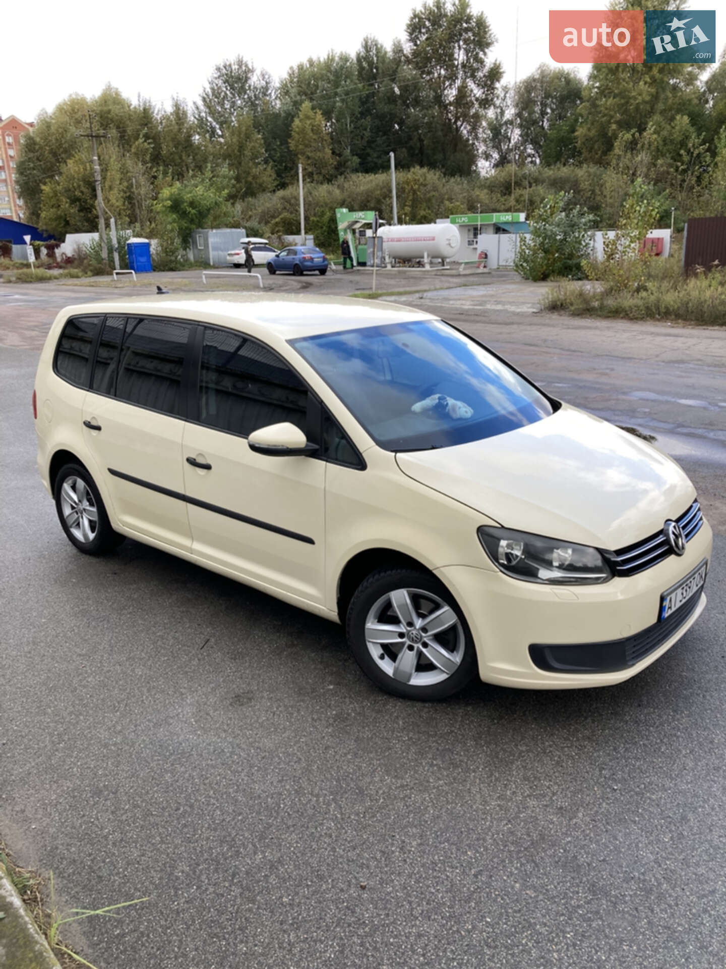 VOLKSWAGEN TOURAN 2012