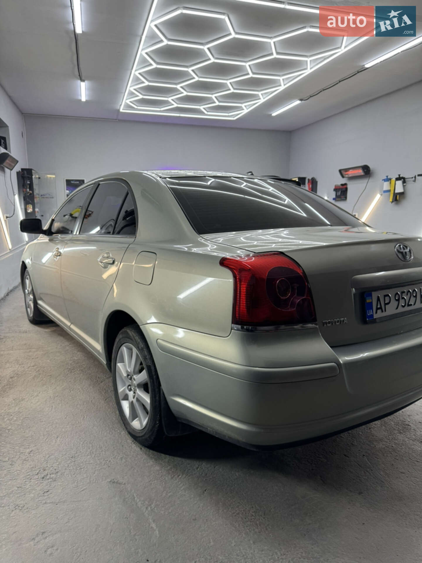 Головне фото звіту автомобіля TOYOTA AVENSIS 2004