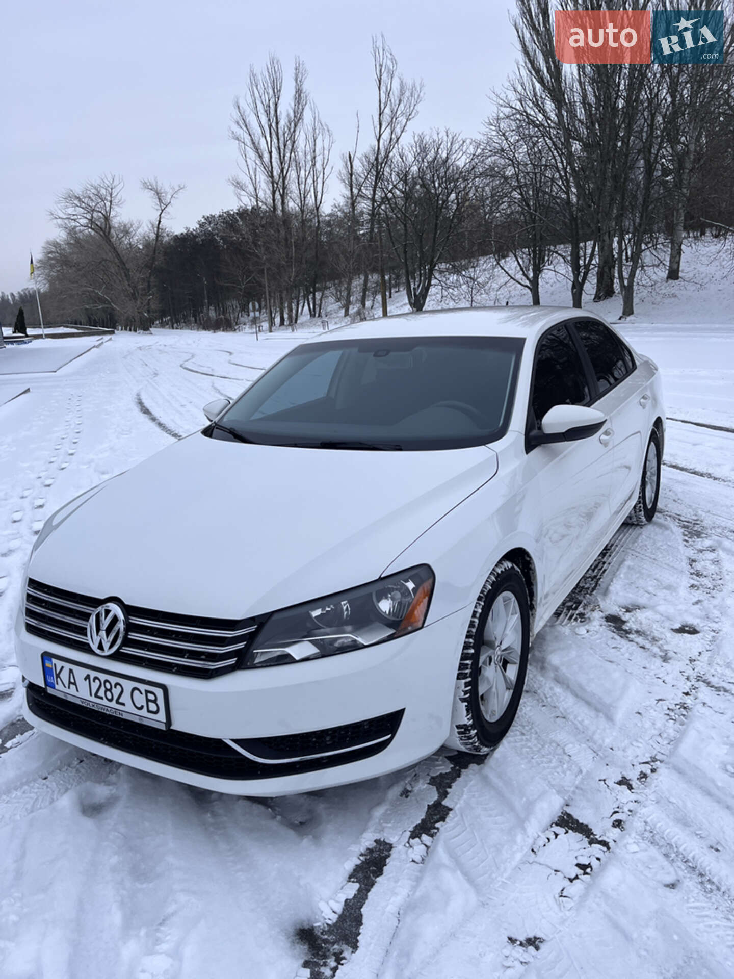 VOLKSWAGEN PASSAT 2011