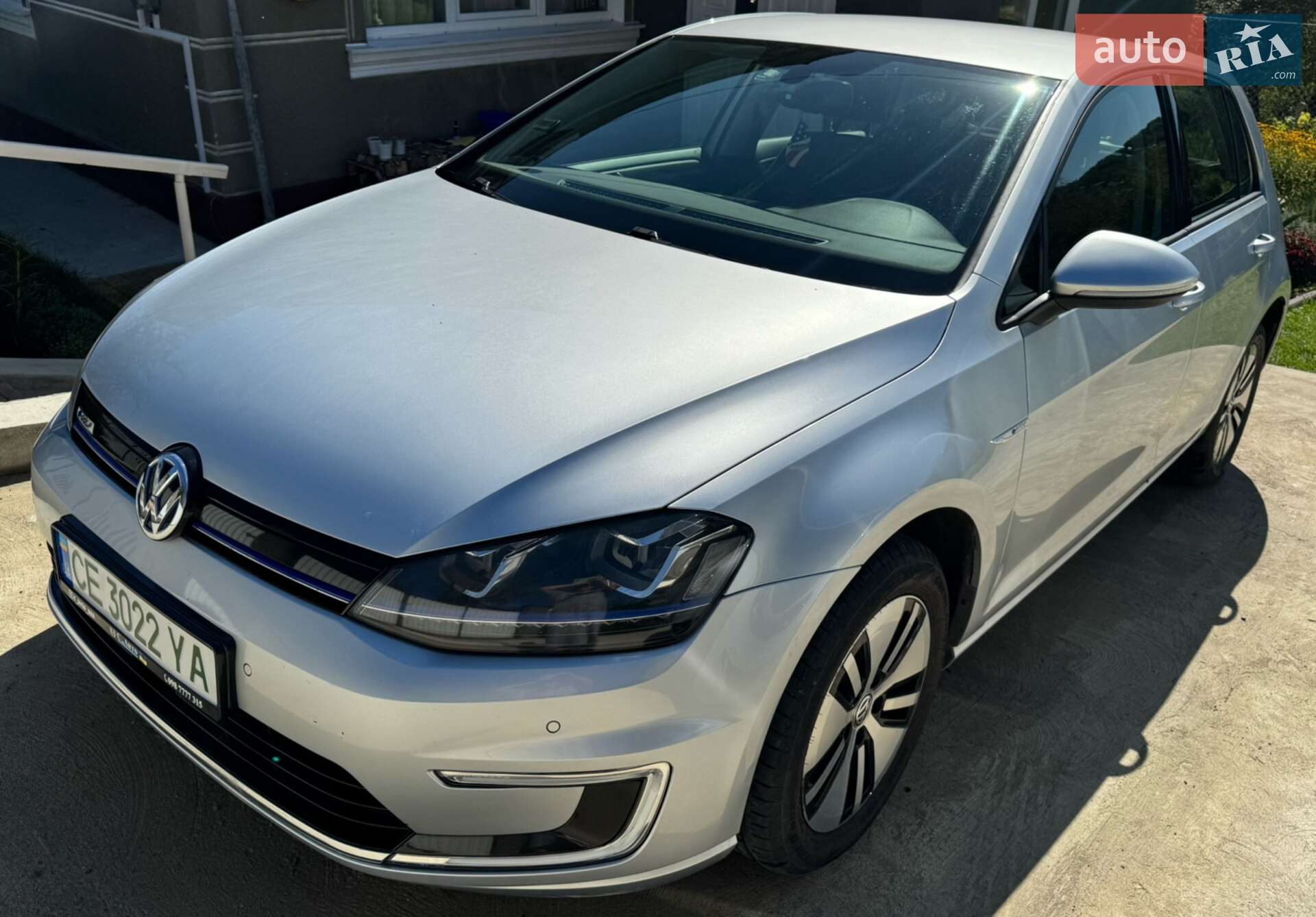VOLKSWAGEN E-GOLF 2015
