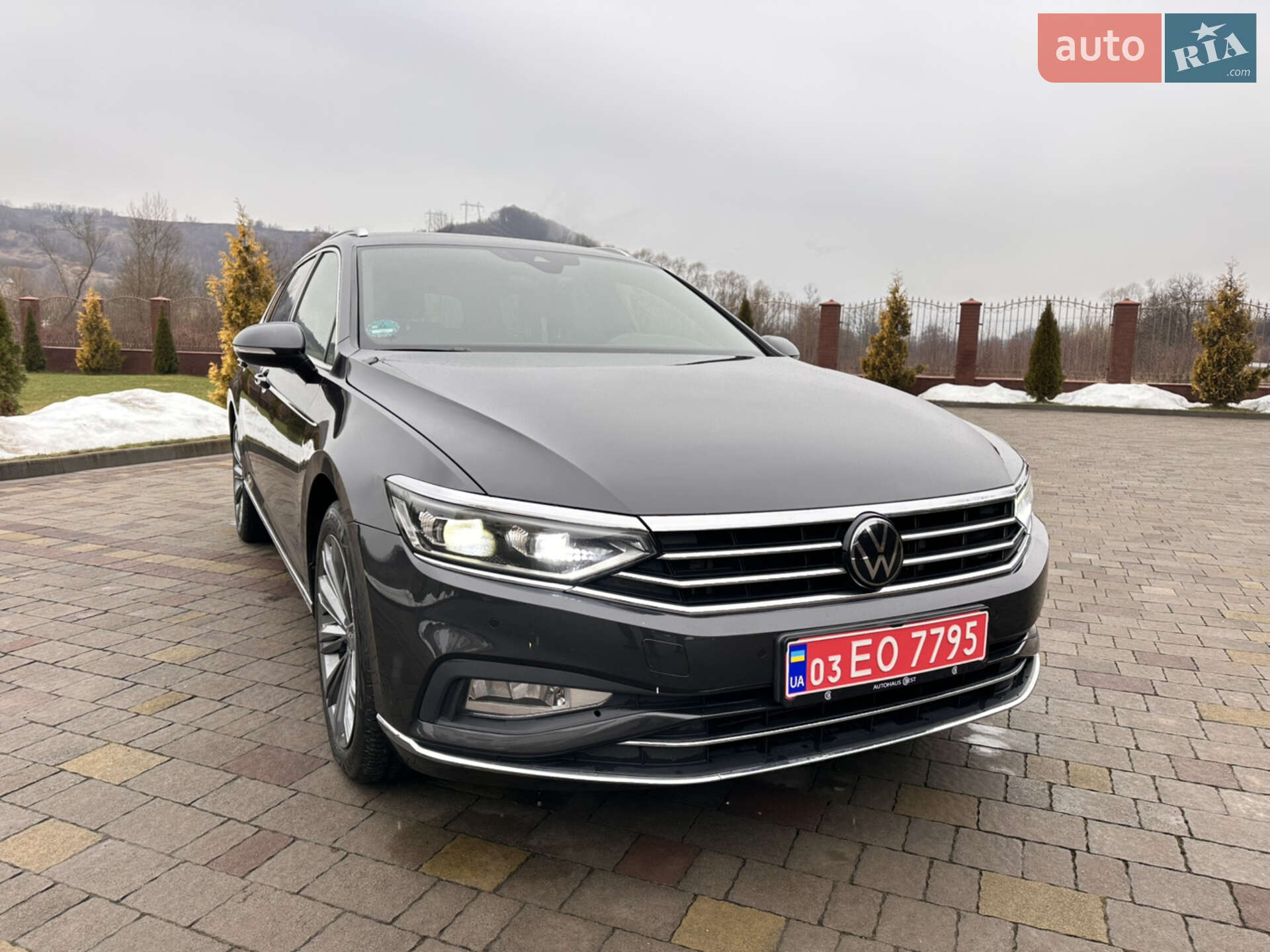 Головне фото звіту автомобіля VOLKSWAGEN PASSAT 2022
