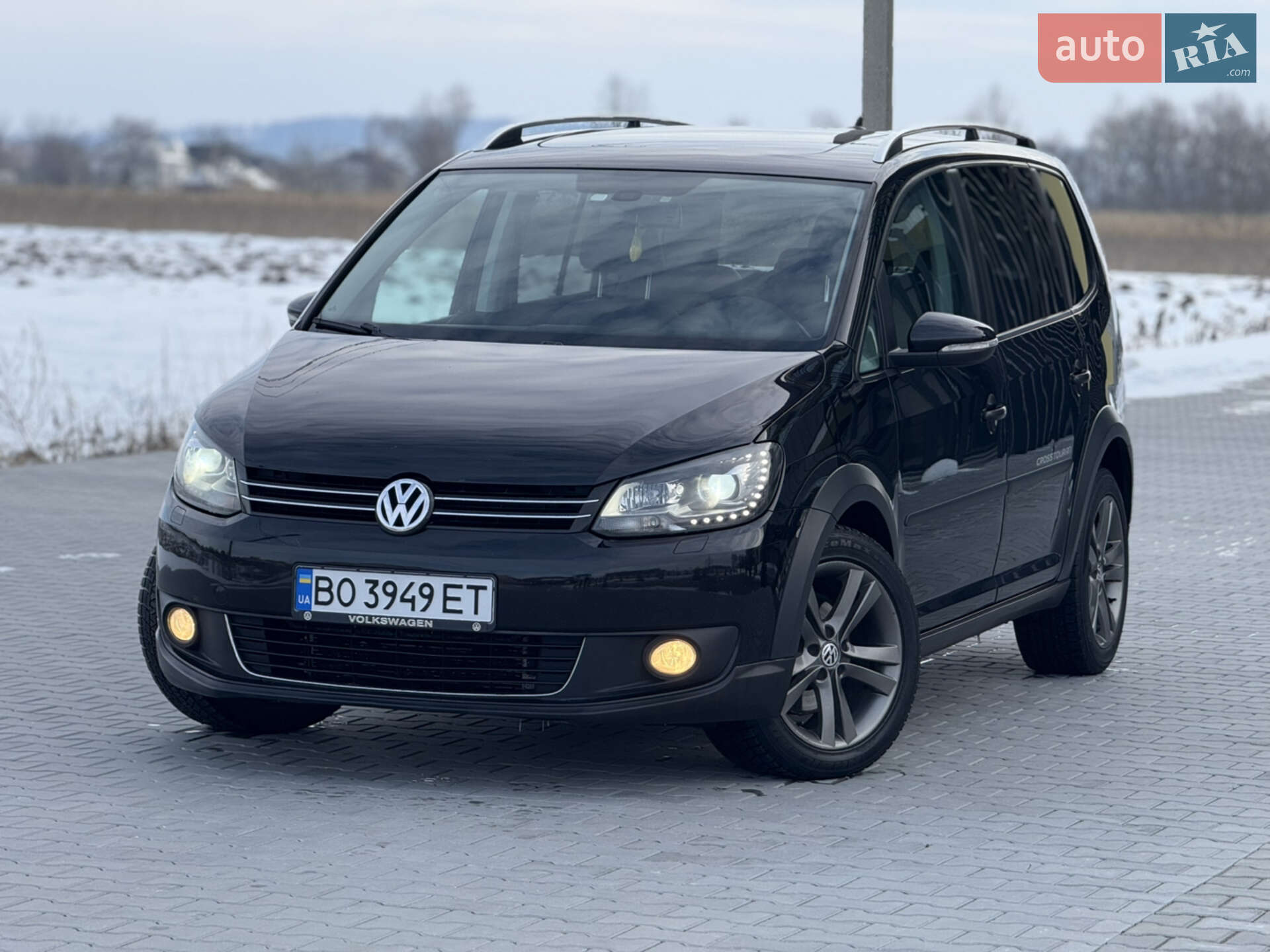 VOLKSWAGEN TOURAN 2011